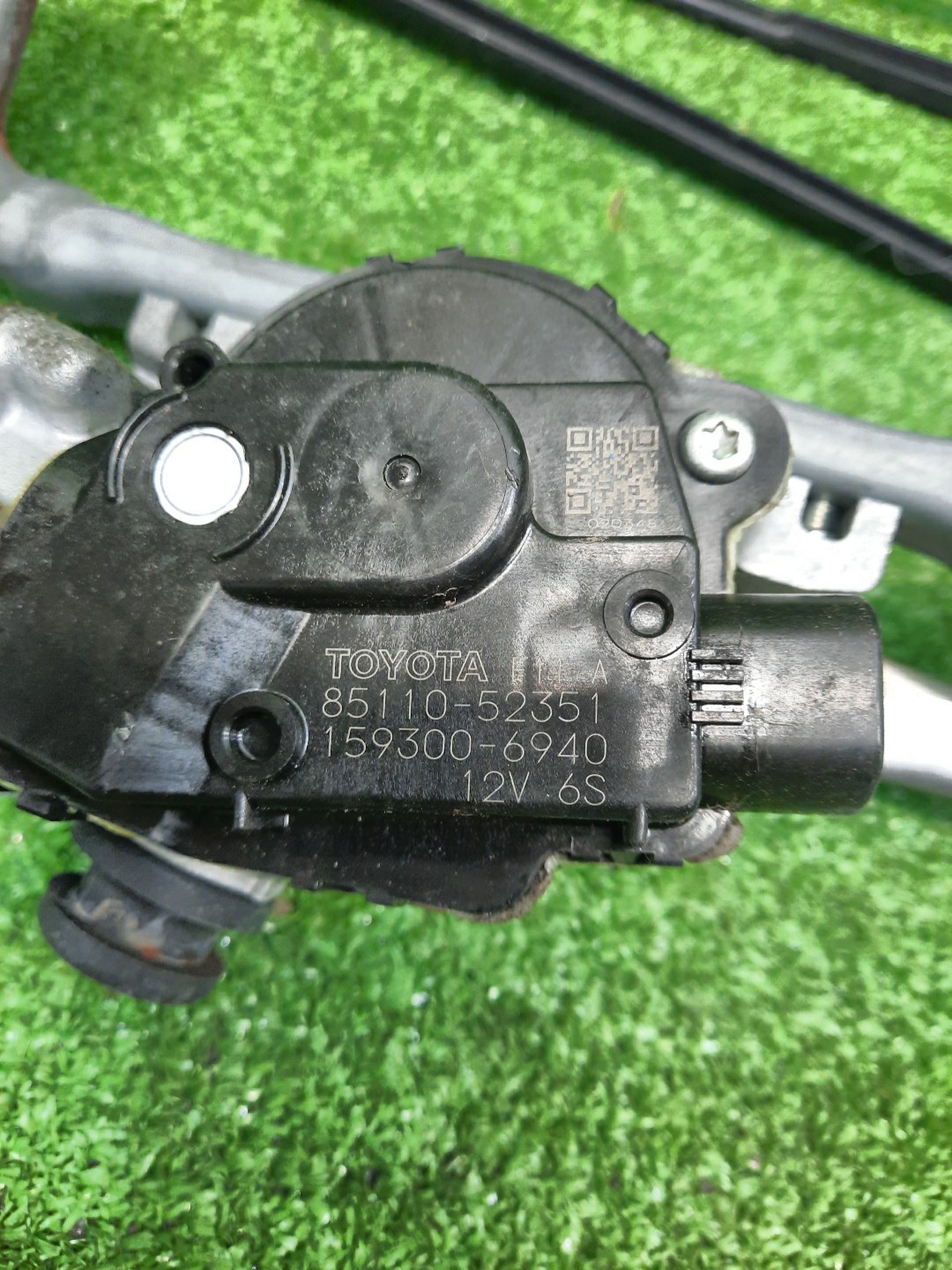 Моторчик стеклоочистителя TOYOTA VITZ NSP135 85110-52351 3 ракурс
