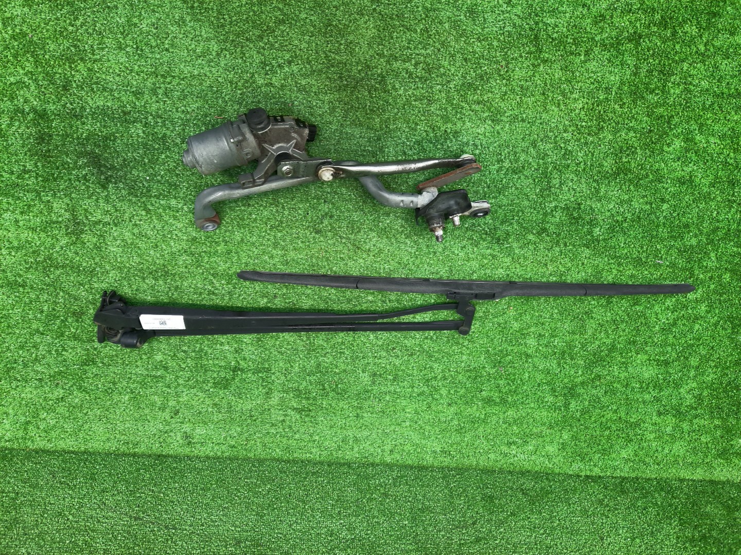 Моторчик стеклоочистителя TOYOTA VITZ KSP130 85110-52351 1 ракурс