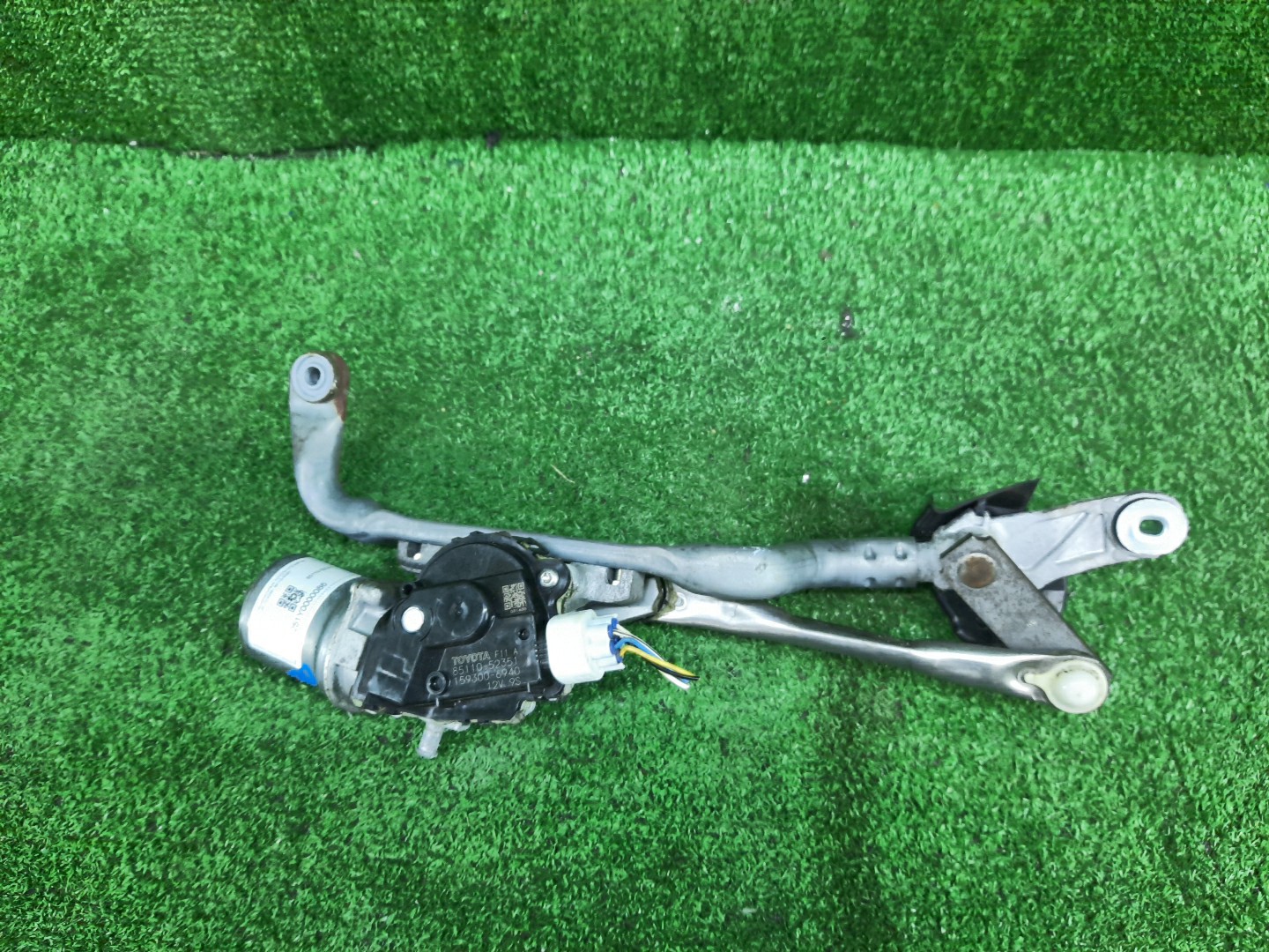 Моторчик стеклоочистителя TOYOTA VITZ KSP130 85110-52351 1 ракурс