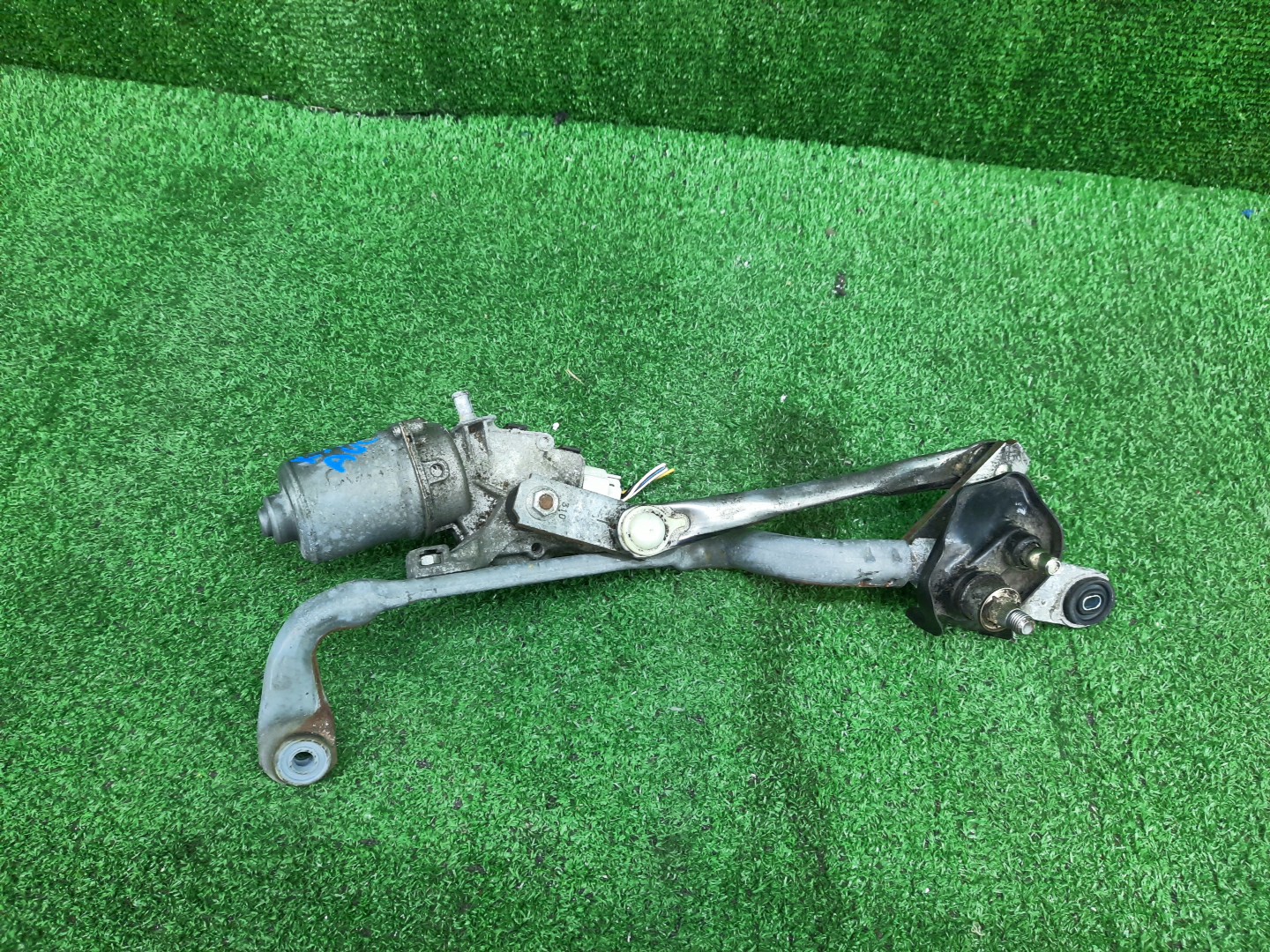Моторчик стеклоочистителя TOYOTA VITZ KSP130 85110-52351 3 ракурс