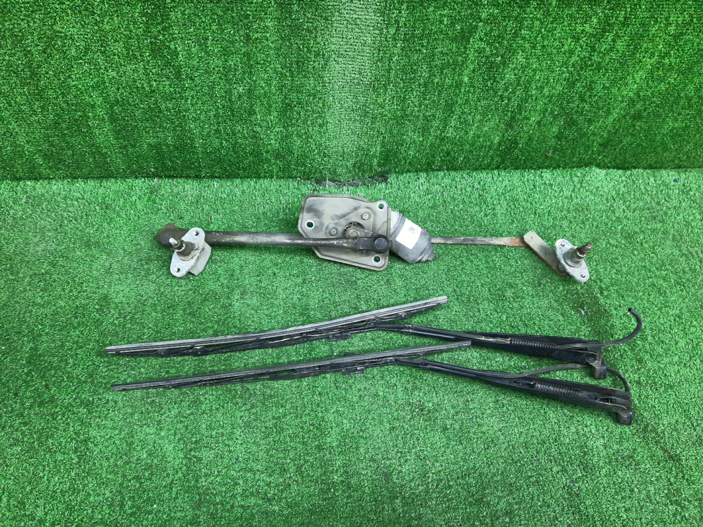Моторчик стеклоочистителя MITSUBISHI FUSO CANTER FBA00 MK580571 1 ракурс