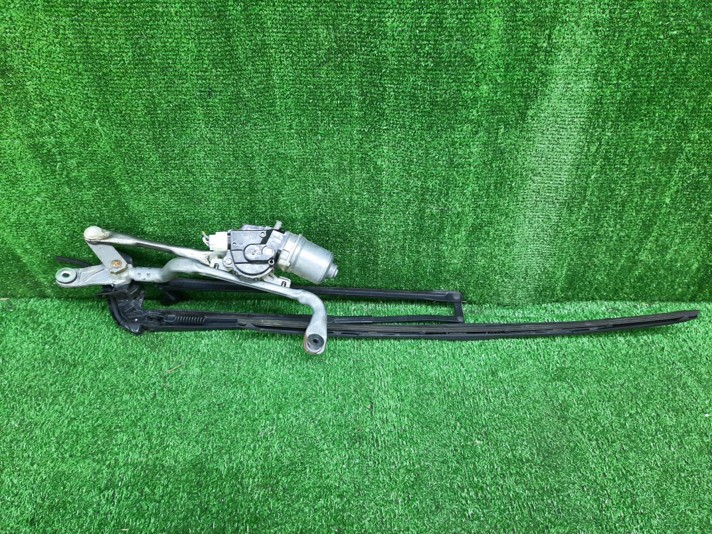 Моторчик стеклоочистителя TOYOTA VITZ KSP130 85110-52351 2 ракурс