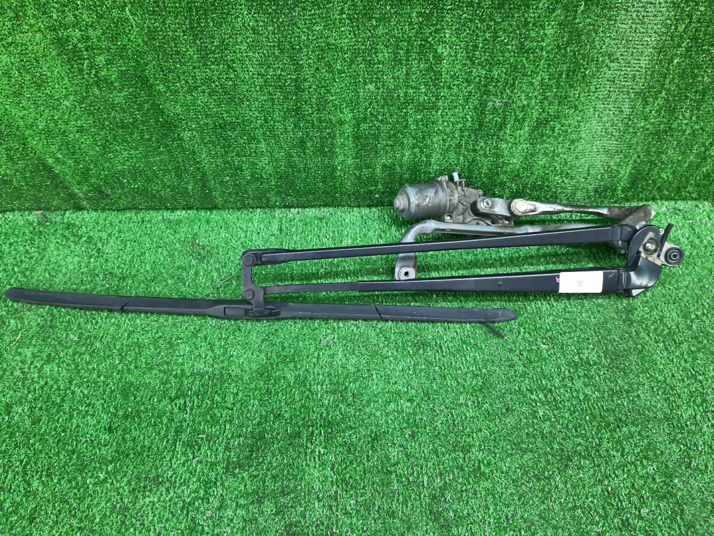 Моторчик стеклоочистителя TOYOTA VITZ KSP130 85110-52351 1 ракурс