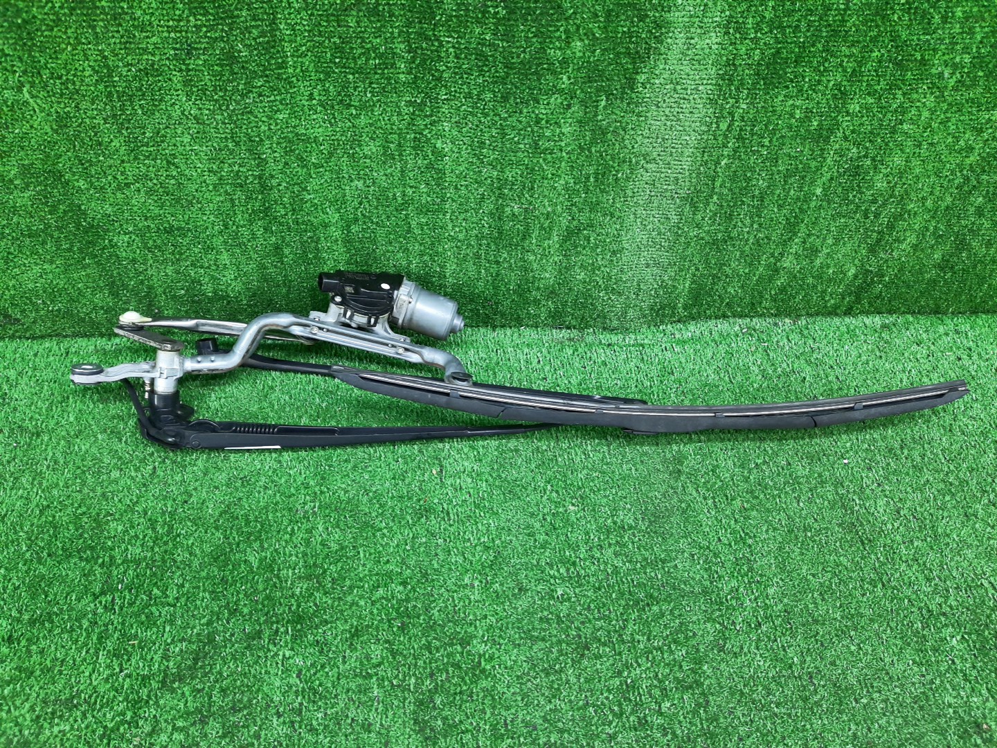 Моторчик стеклоочистителя TOYOTA VITZ KSP130 85110-52351 2 ракурс