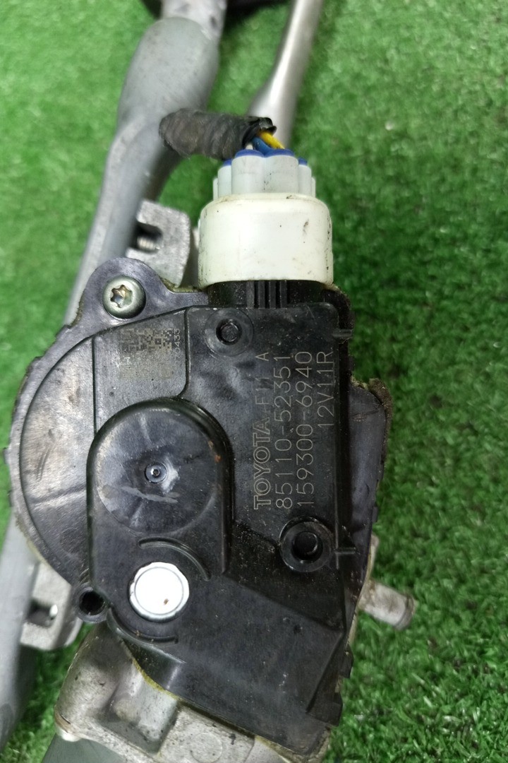 Моторчик стеклоочистителя TOYOTA VITZ KSP130 85110-52351 3 ракурс