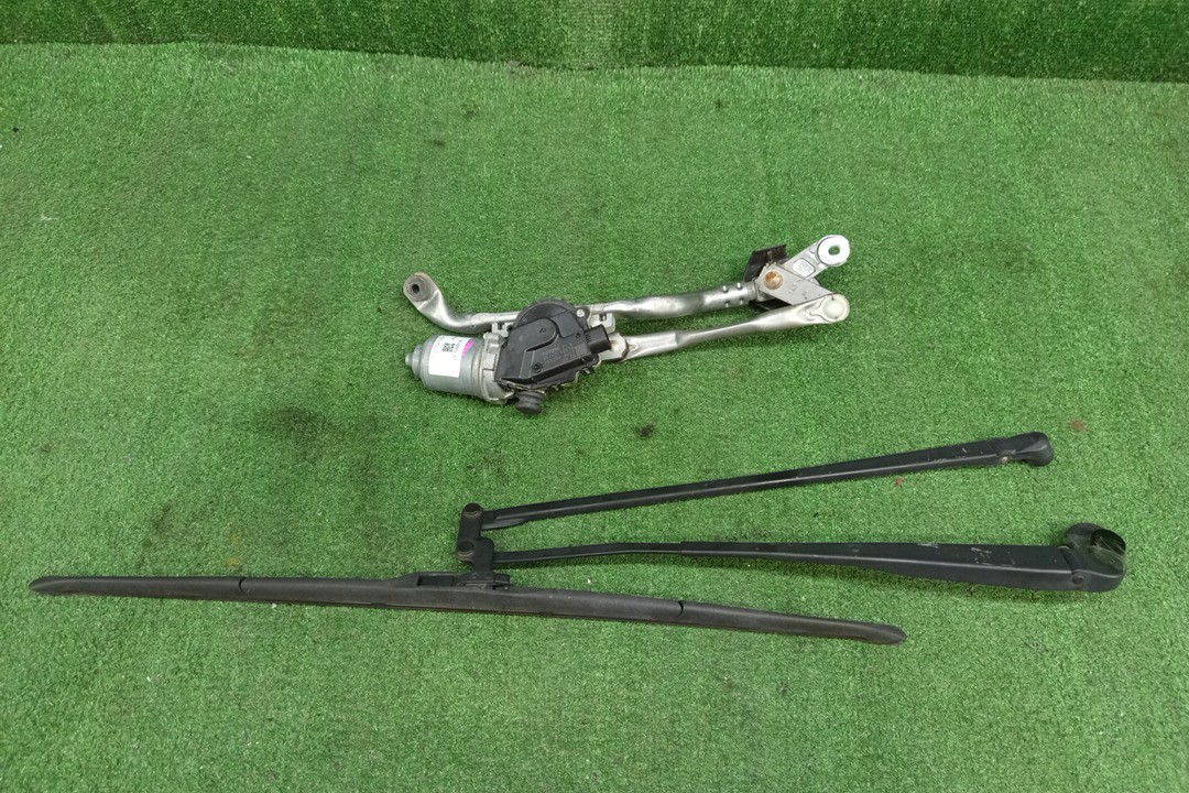 Моторчик стеклоочистителя передний TOYOTA RACTIS NCP125 85110-52570 1 ракурс
