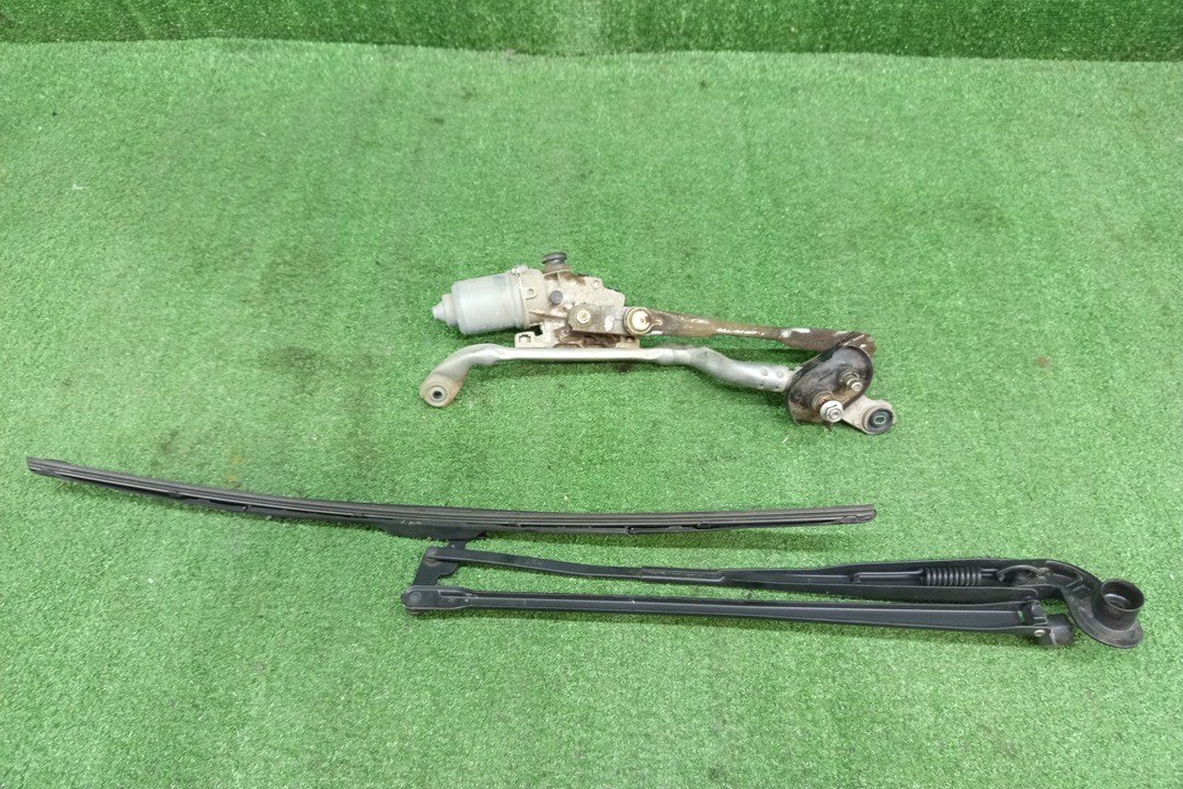 Моторчик стеклоочистителя передний TOYOTA RACTIS NCP125 85110-52570 2 ракурс