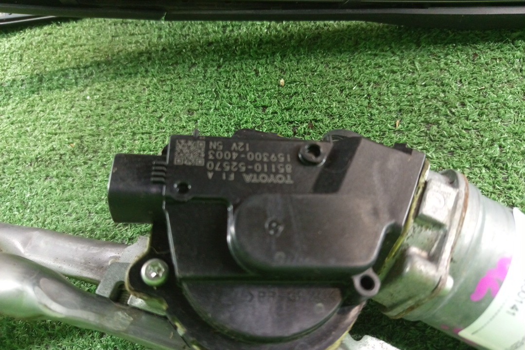 Моторчик стеклоочистителя передний TOYOTA RACTIS NCP125 85110-52570 3 ракурс