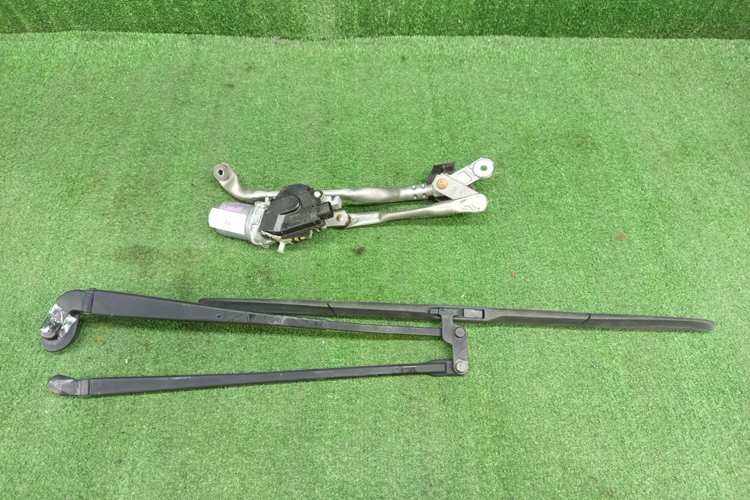 Моторчик стеклоочистителя передний TOYOTA RACTIS NCP120 85110-52570 1 ракурс