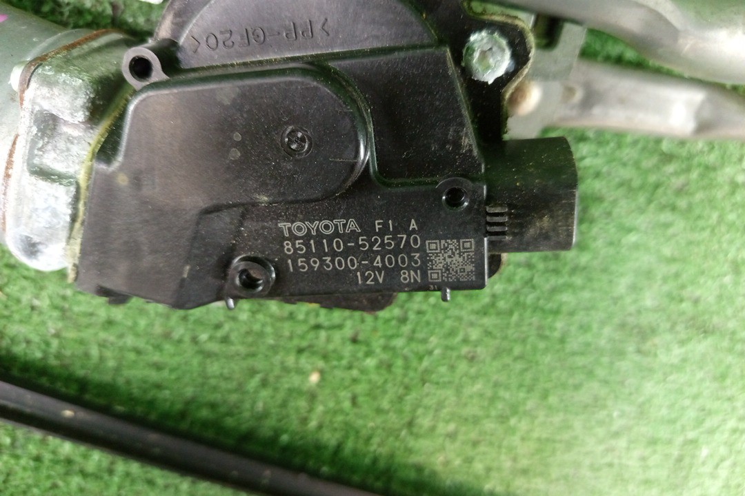 Моторчик стеклоочистителя передний TOYOTA RACTIS NCP120 85110-52570 3 ракурс