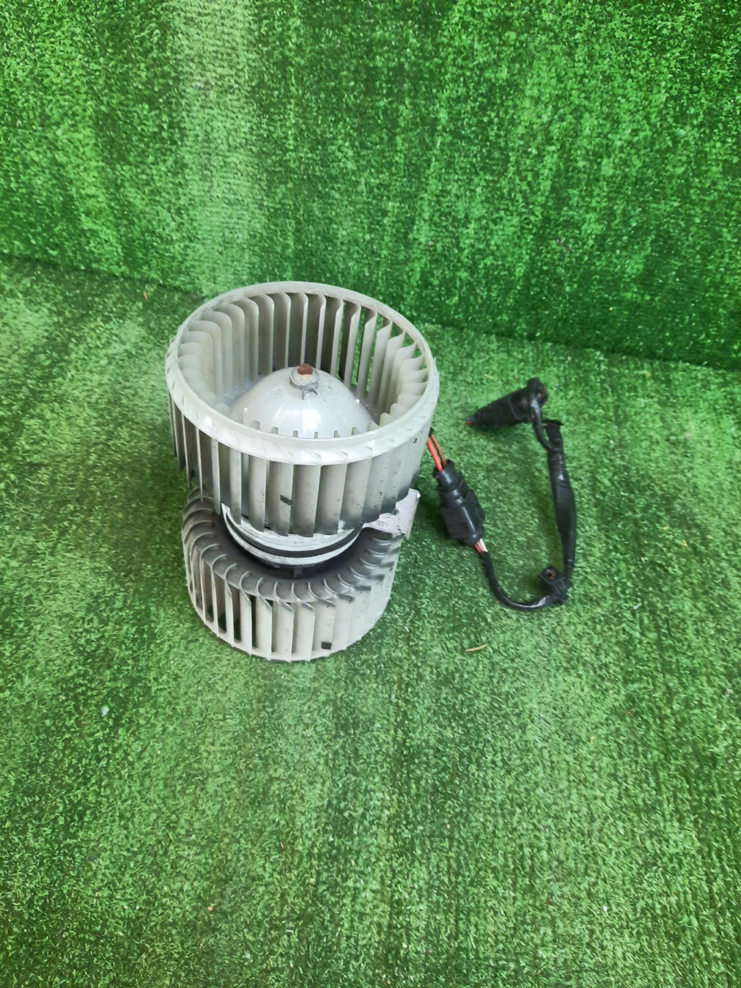  BENTLEY FLYING SPUR 3W2 2 ракурс