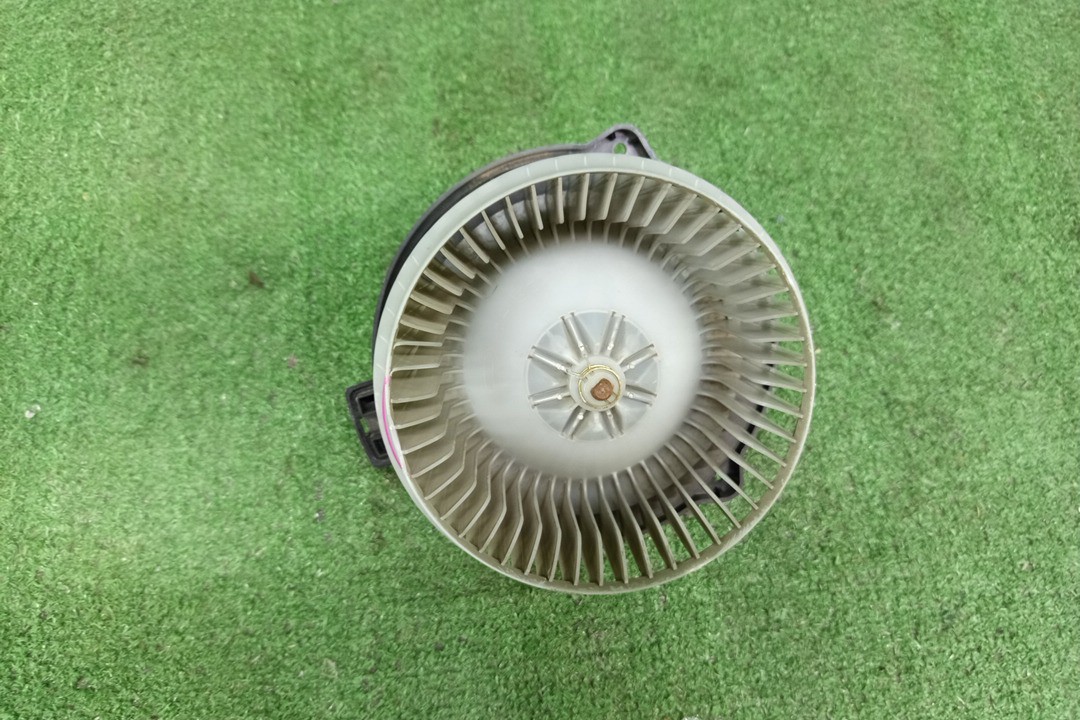  MITSUBISHI GRANDIS NA4W 194000-1470 1 ракурс
