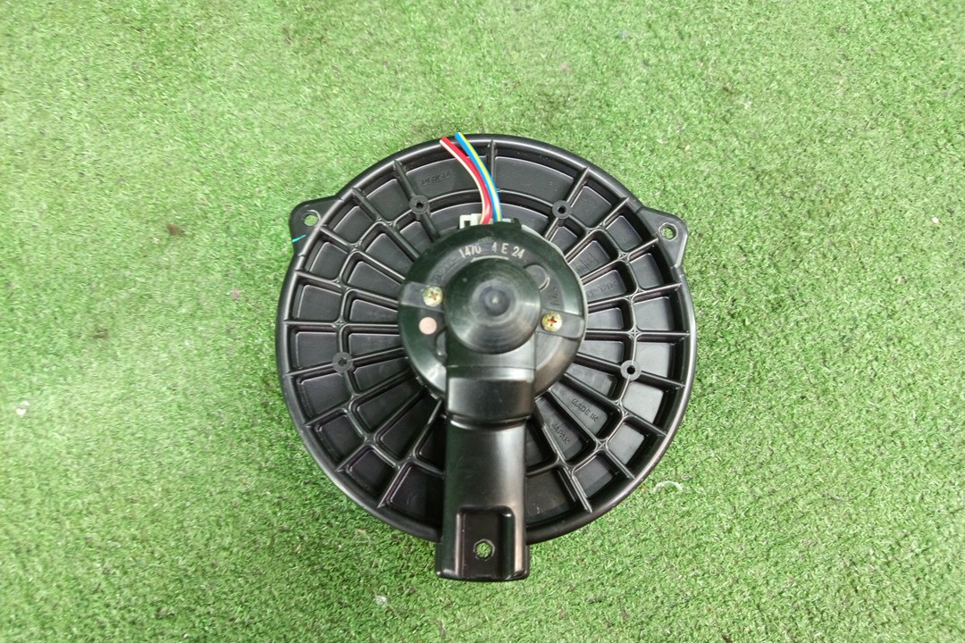  MITSUBISHI GRANDIS NA4W 194000-1470 2 ракурс