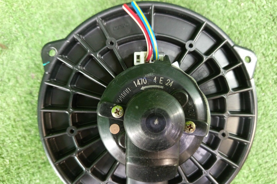  MITSUBISHI GRANDIS NA4W 194000-1470 3 ракурс
