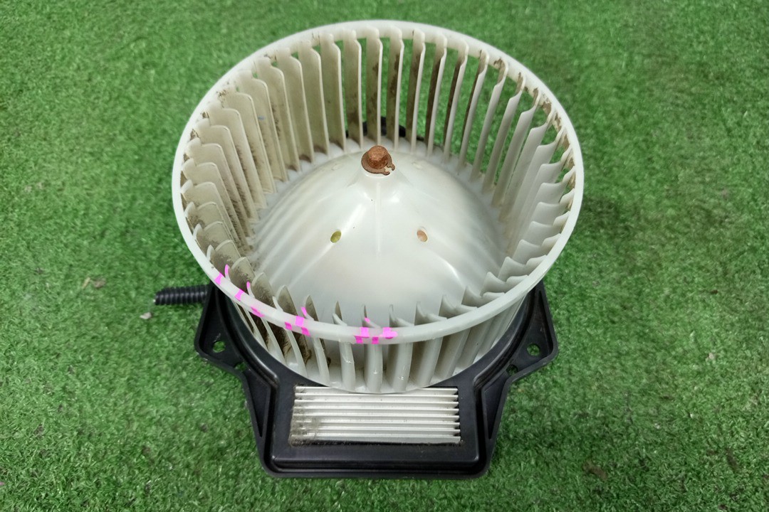  MITSUBISHI AIRTREK CU2W 2 ракурс