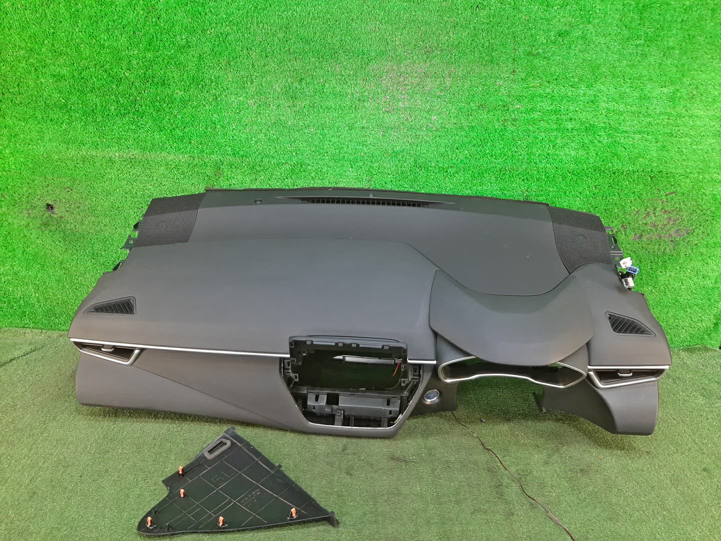 Торпедо TOYOTA COROLLA ZWE211 2 ракурс