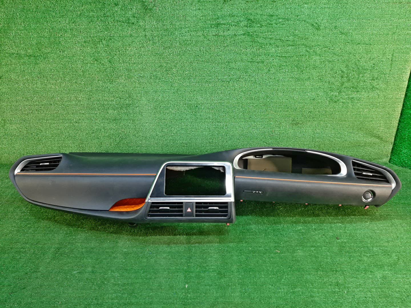 Торпедо TOYOTA SIENTA NSP172G 4 ракурс Торпедо TOYOTA SIENTA NSP172G 4 ракурс