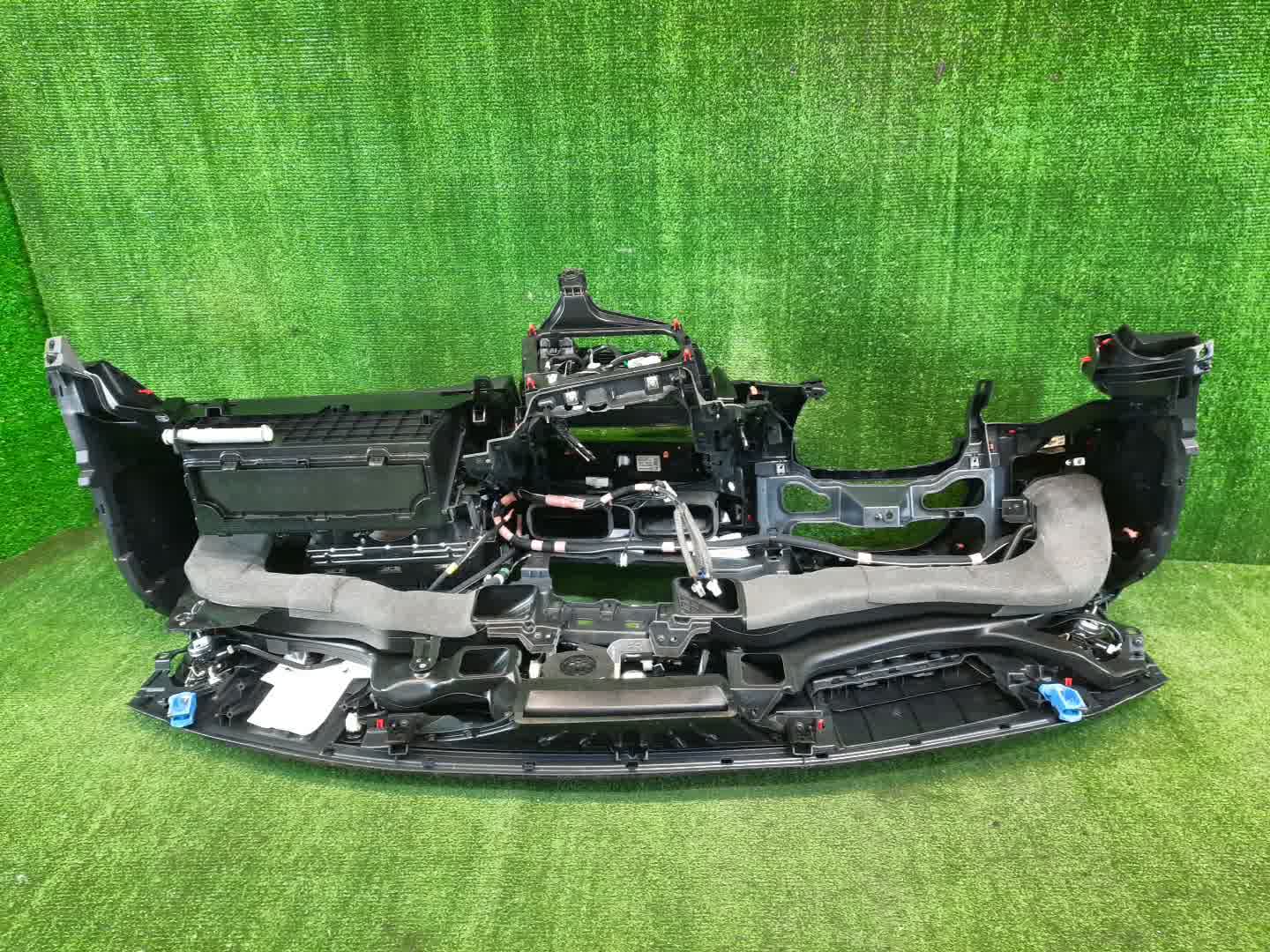 Торпедо LEXUS UX300E, UX200, UX250H KMA10, MZAA10, MZAH10 4 ракурс