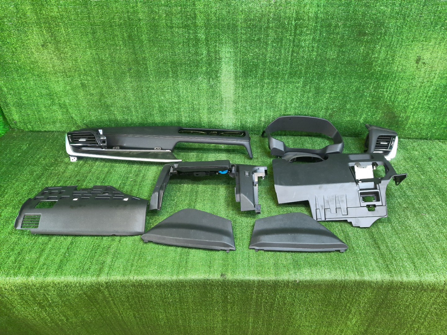 Торпедо NISSAN X-TRAIL SNT33 68211-GRA1A 1 ракурс