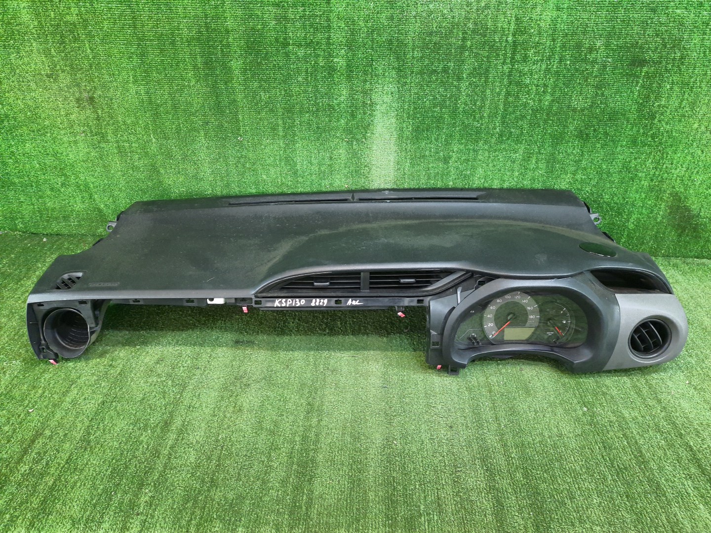 Торпедо TOYOTA VITZ KSP130 1 ракурс