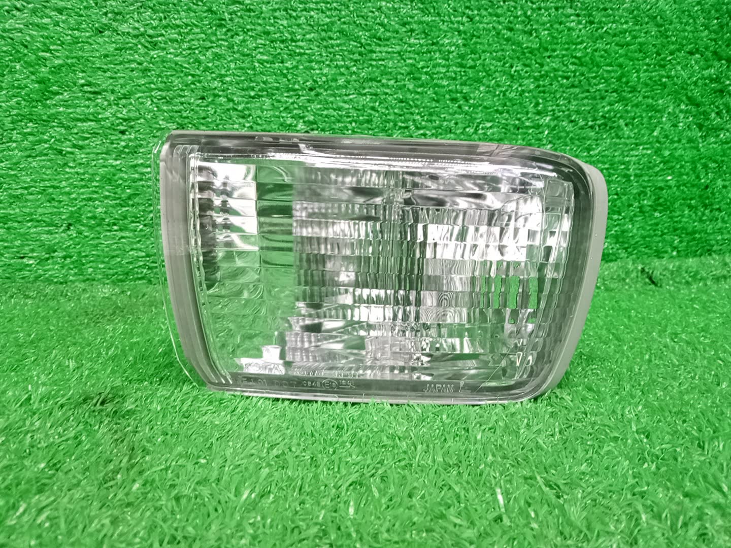 Повторитель поворота левый передний TOYOTA HILUX SURF VZN215W 81521-35401 1 ракурс