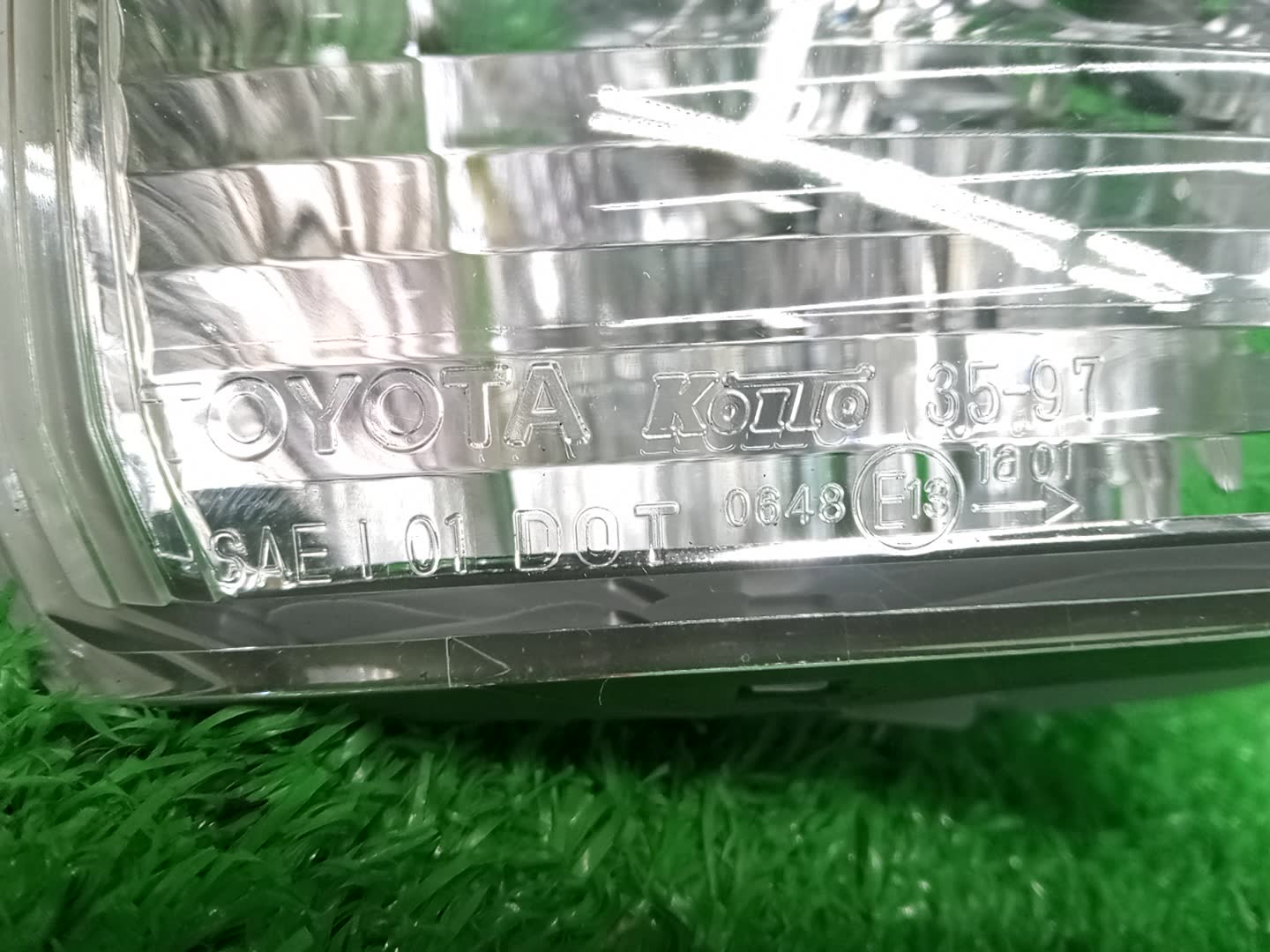 Повторитель поворота левый передний TOYOTA HILUX SURF VZN215W 81521-35401 3 ракурс