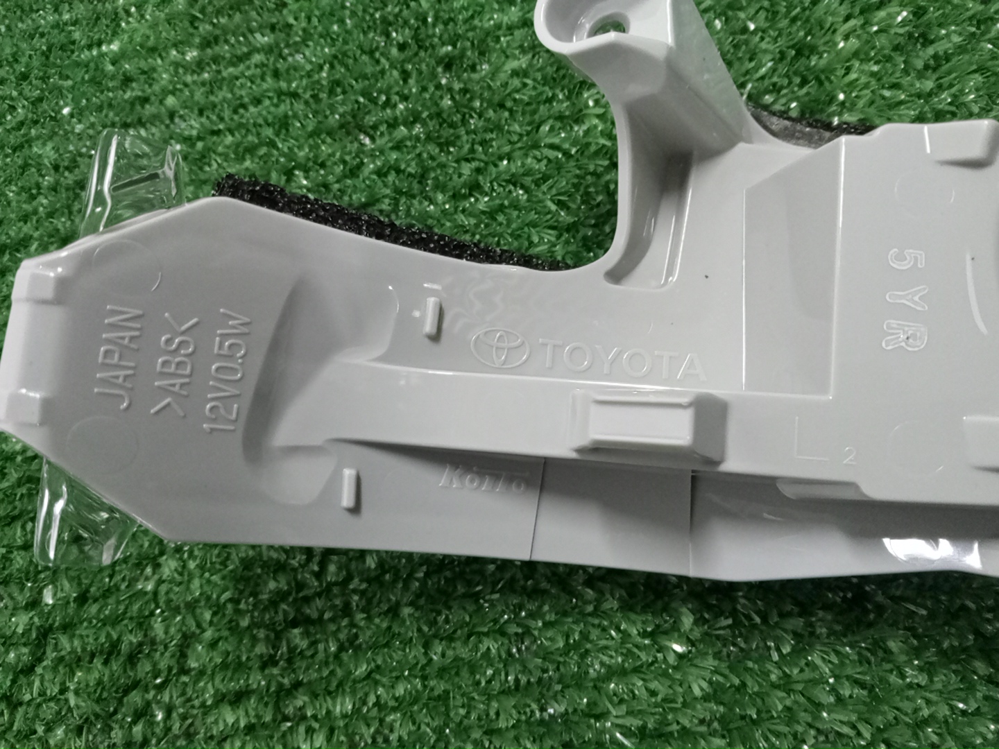 Повторитель поворота левый передний TOYOTA COROLLA CROSS ZSG10 81740-28020 3 ракурс