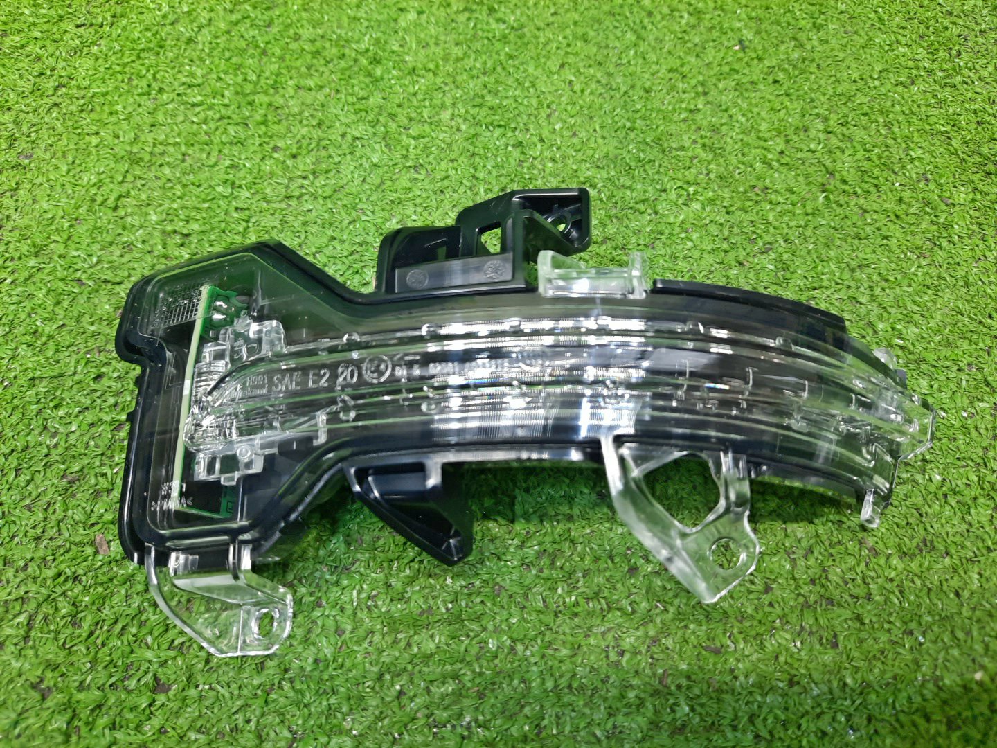 Повторитель поворота левый передний MITSUBISHI OUTLANDER GN0W 8351A167 1 ракурс