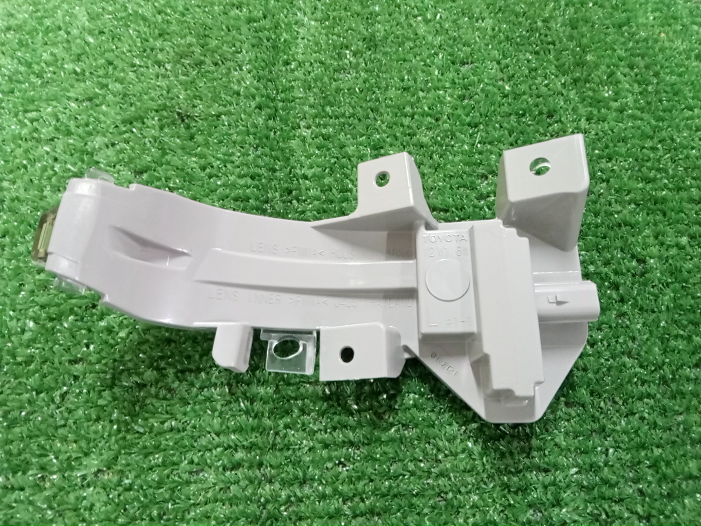 Повторитель поворота левый TOYOTA SEQUOIA VXKH85L 81740-60141 2 ракурс
