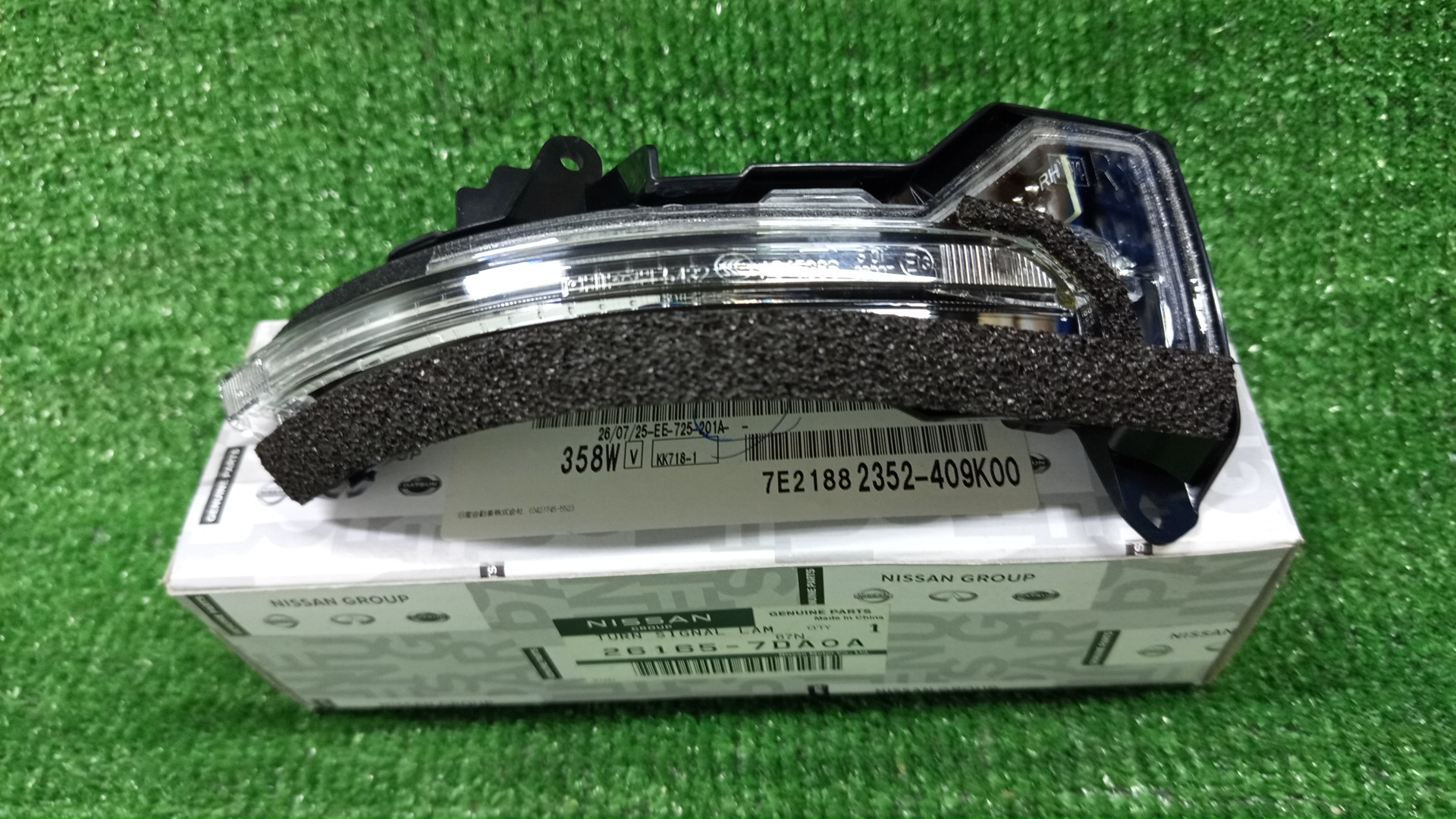 Повторитель поворота левый передний NISSAN SERENA FC28 26165-7DA0A 1 ракурс