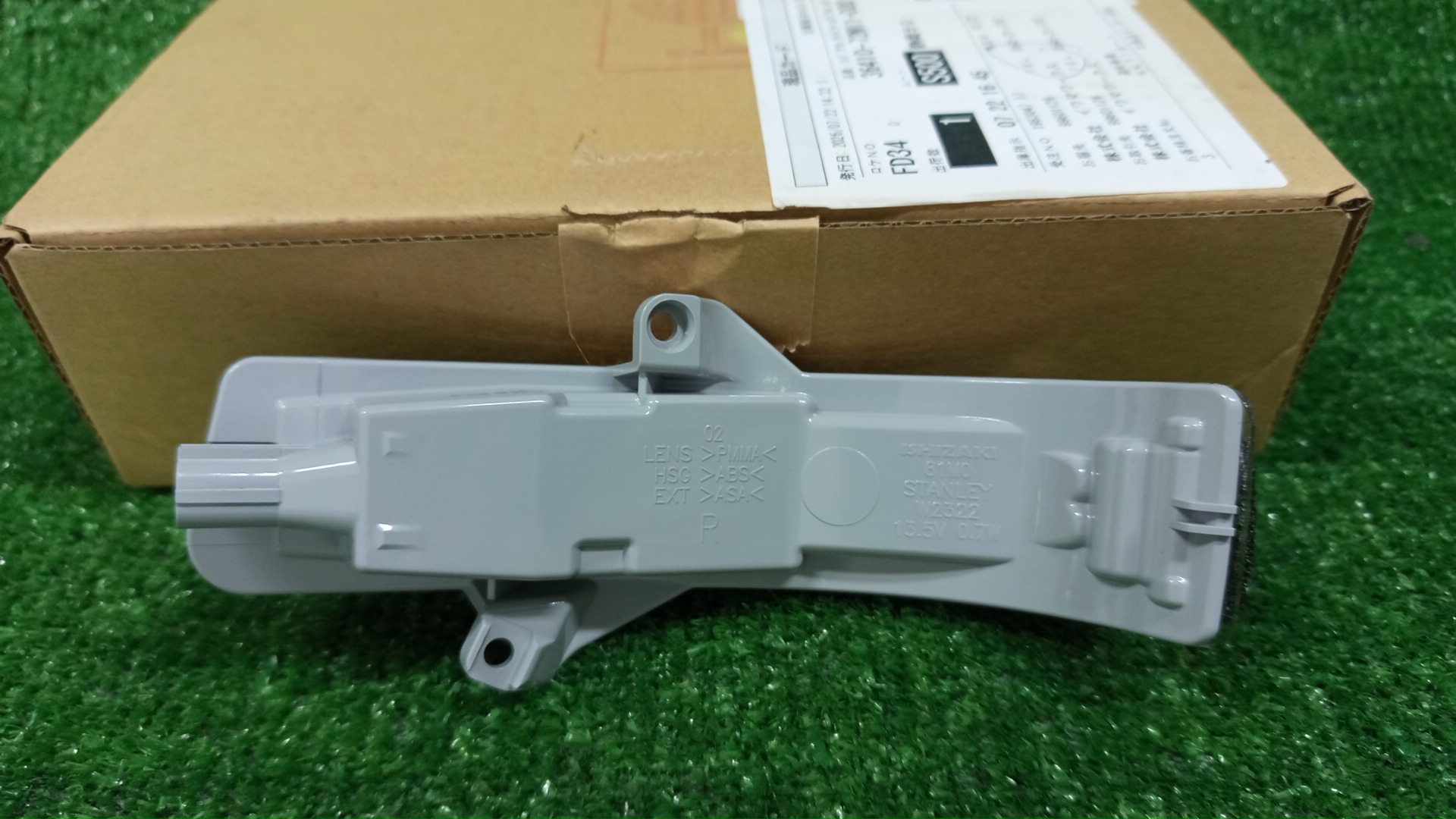 Повторитель поворота правый передний SUZUKI JIMNY 36410-72M11 2 ракурс