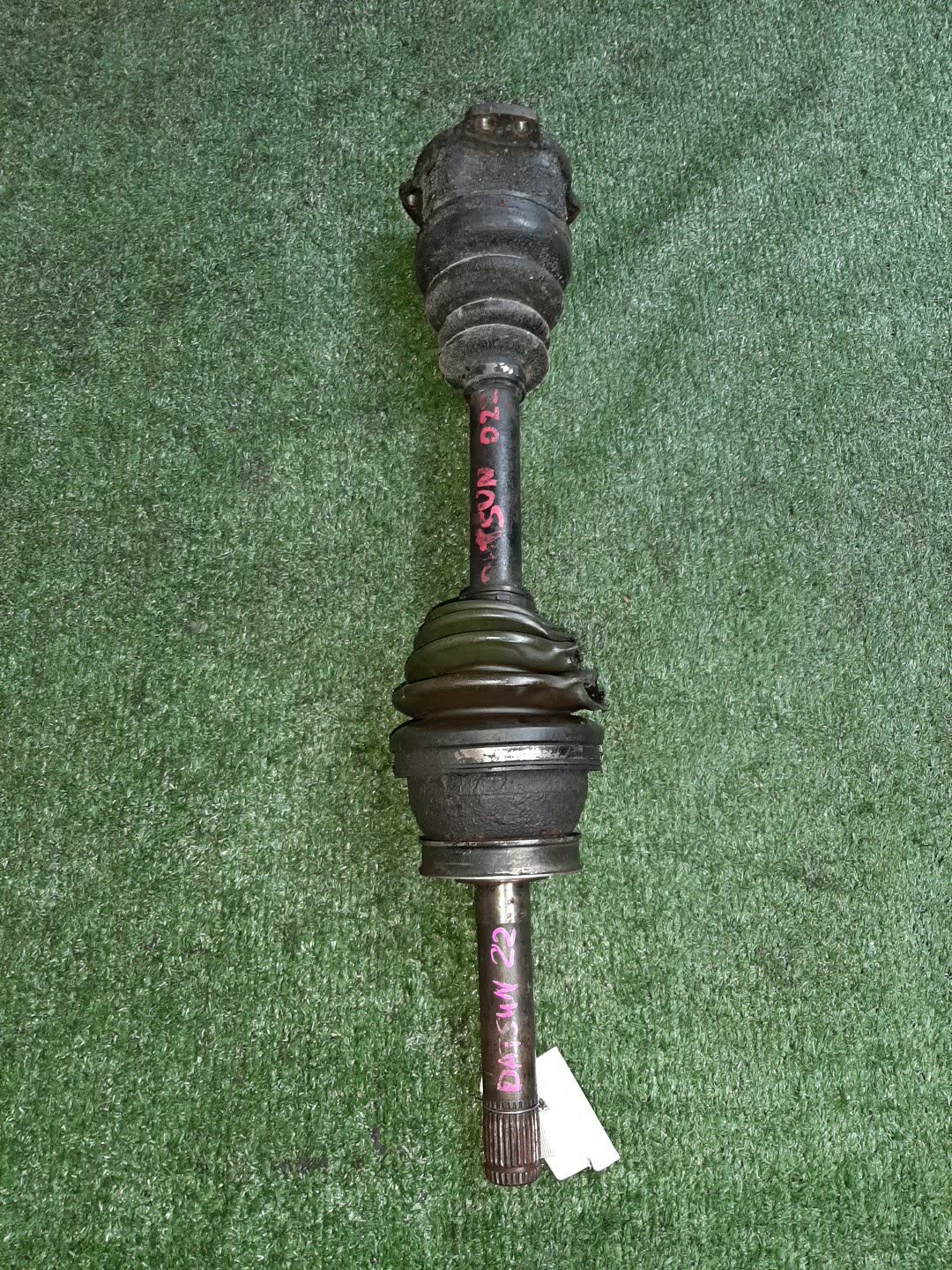 Привод левый передний NISSAN DATSUN D22 QD32, KA24DE 1 ракурс