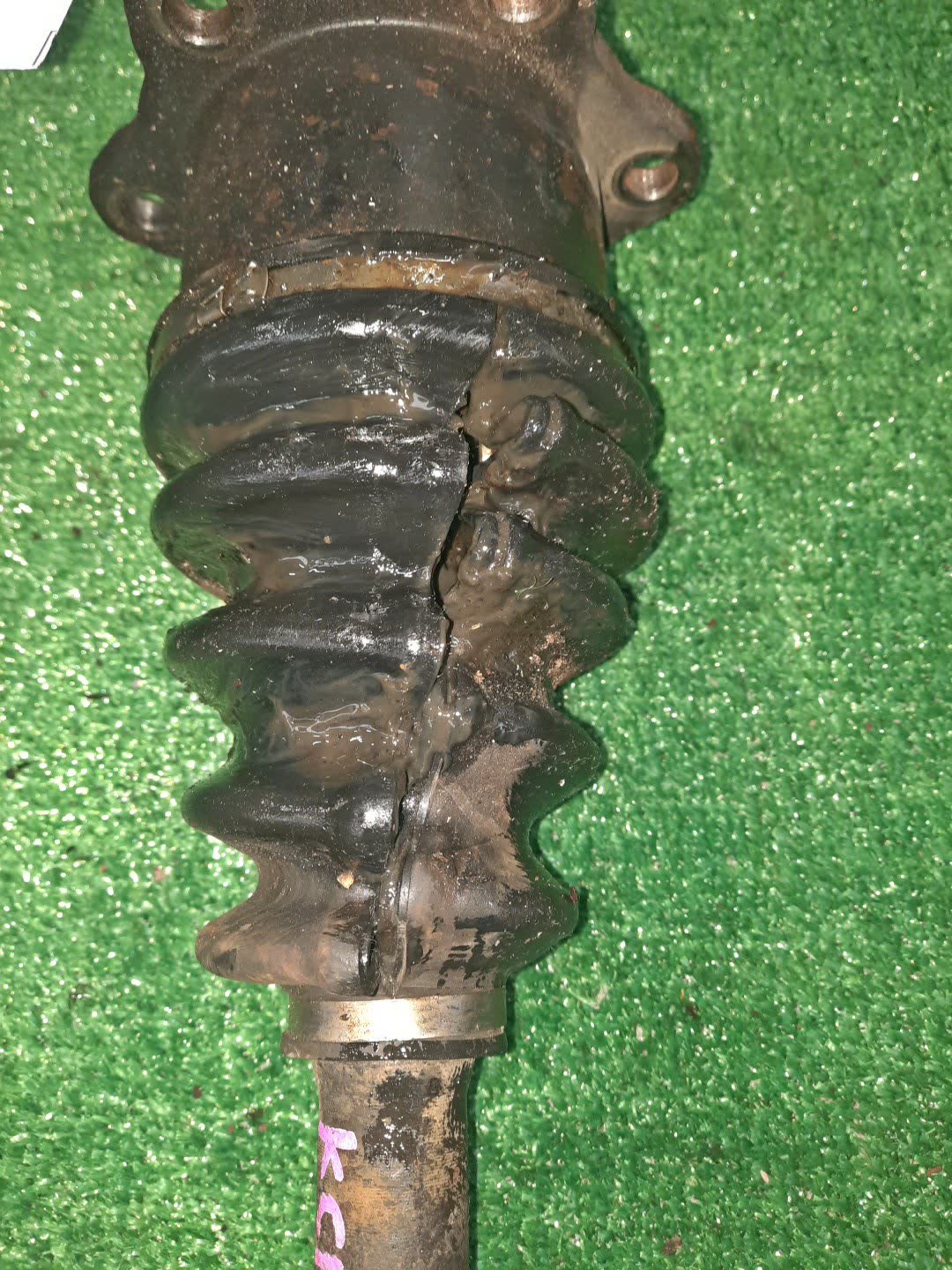 Привод правый передний TOYOTA GRANVIA, GRAND HIACE VCH16W, KCH16W 5VZ-FE, 1KZ-TE 3 ракурс Привод правый передний TOYOTA GRANVIA, GRAND HIACE VCH16W, KCH16W 5VZ-FE, 1KZ-TE 3 ракурс