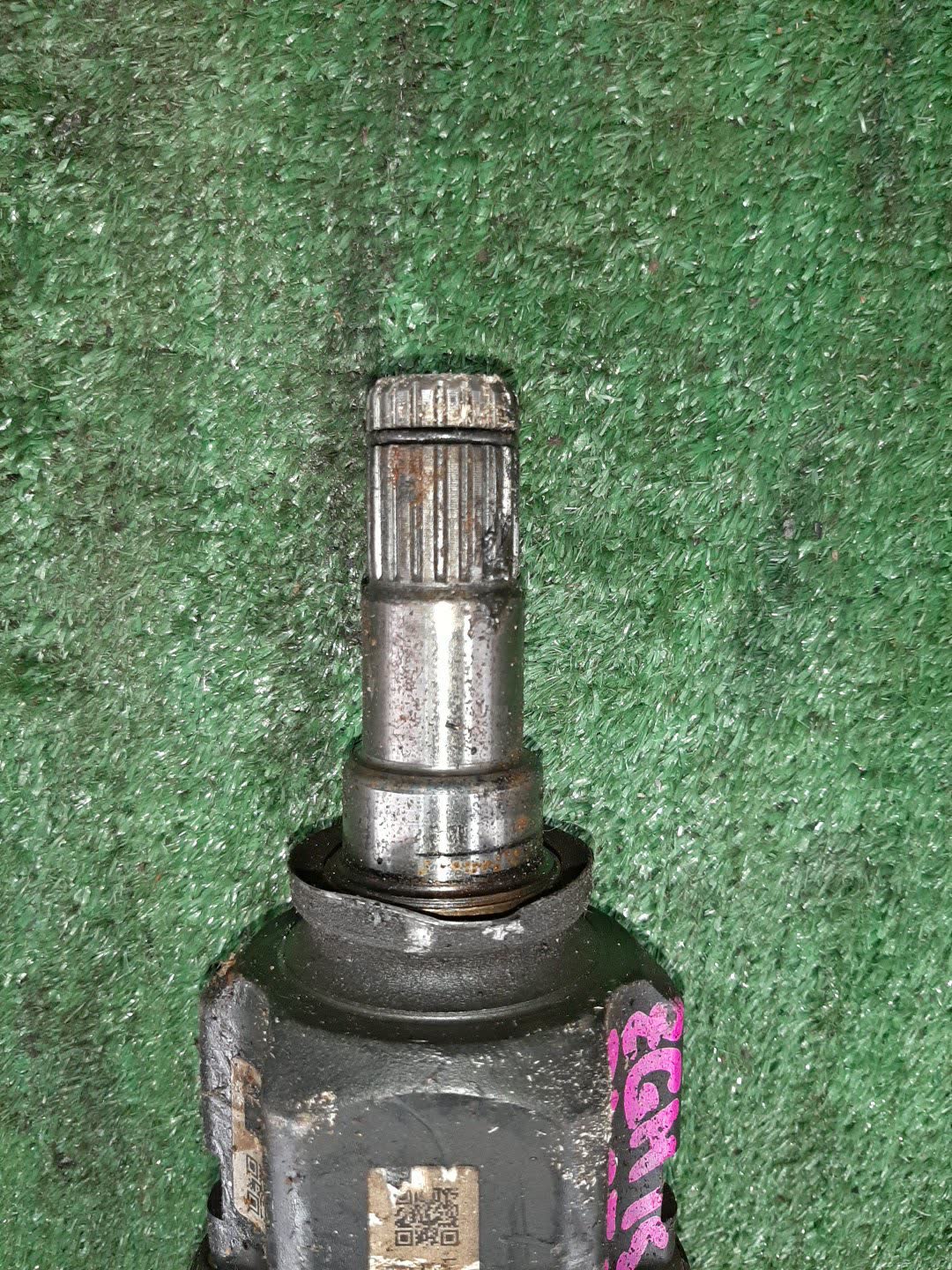 Привод левый передний TOYOTA PREMIO, ISIS, WISH, ALLION, COROLLA FIELDER, COROLLA AXIO ZRT265, ZGM15G, ZGE25G, ZRE144G, ZRE144 2ZR-FAE, 2ZR-FE 3 ракурс Привод левый передний TOYOTA PREMIO, ISIS, WISH, ALLION, COROLLA FIELDER, COROLLA AXIO ZRT265, ZGM15G, ZGE25G, ZRE144G, ZRE144 2ZR-FAE, 2ZR-FE 3 ракурс