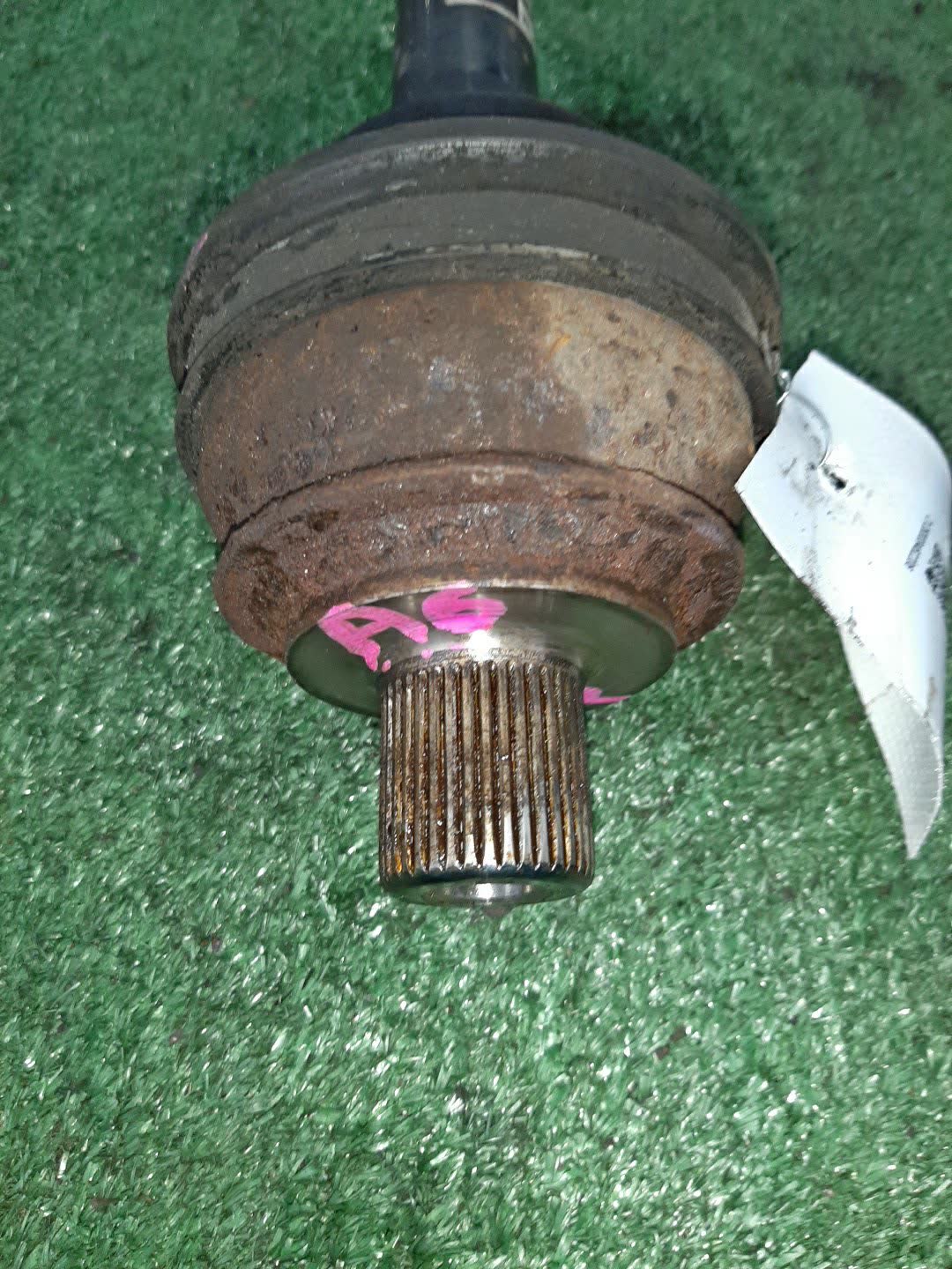 Привод правый задний AUDI A6 4F2 AUK 4F0501203B 2 ракурс Привод правый задний AUDI A6 4F2 AUK 4F0501203B 2 ракурс