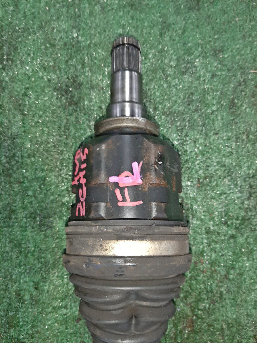 Привод левый передний TOYOTA PREMIO, ISIS, WISH, ALLION, COROLLA FIELDER, COROLLA  AXIO ZRT265, ZGM15G, ZGE25G, ZRE144G, ZRE144 2ZR-FAE, 2ZR-FE 3 ракурс