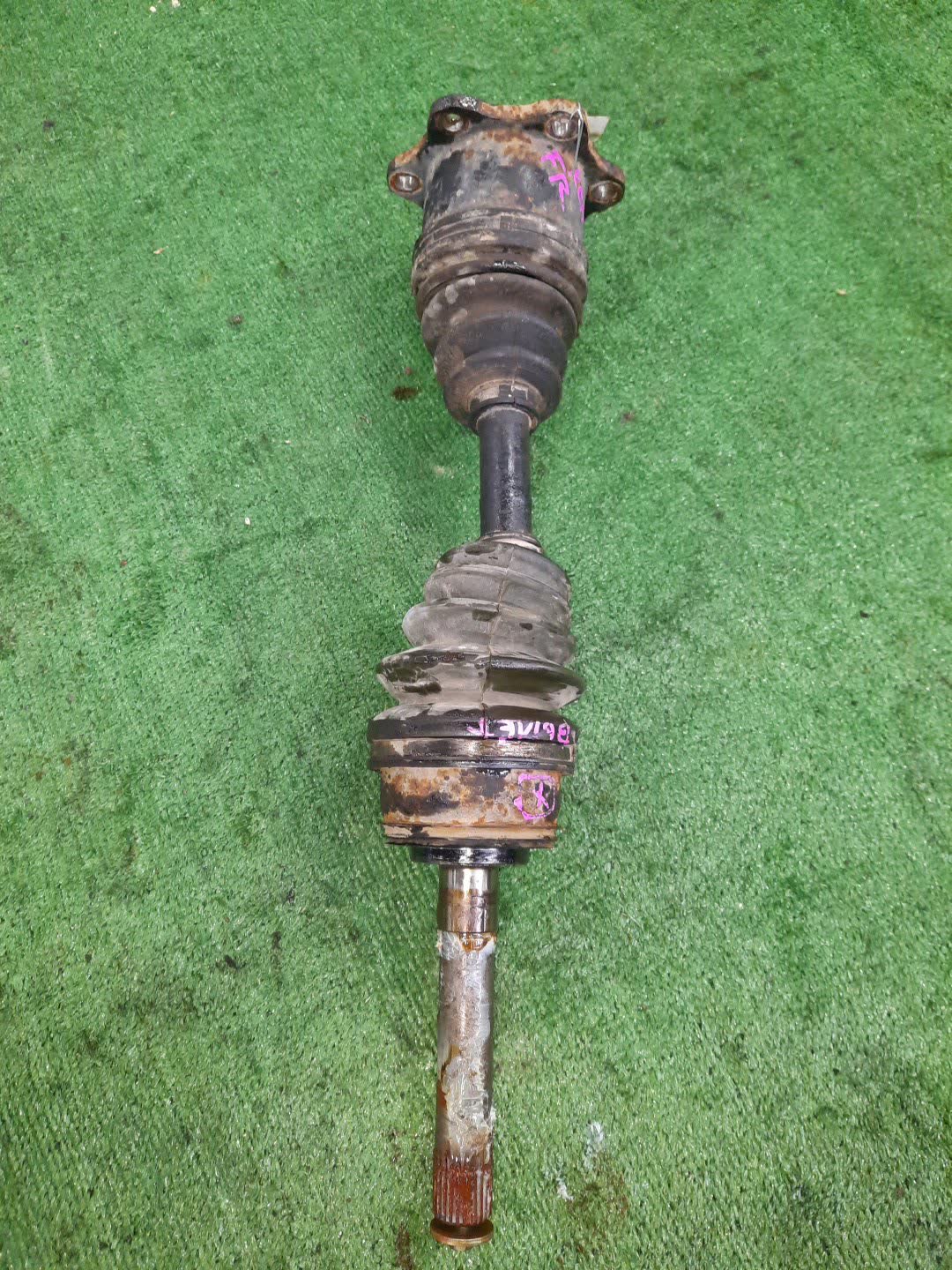 Привод правый передний TOYOTA GRANVIA, GRAND HIACE VCH16W, KCH16W 5VZ-FE, 1KZ-TE 1 ракурс Привод правый передний TOYOTA GRANVIA, GRAND HIACE VCH16W, KCH16W 5VZ-FE, 1KZ-TE 1 ракурс