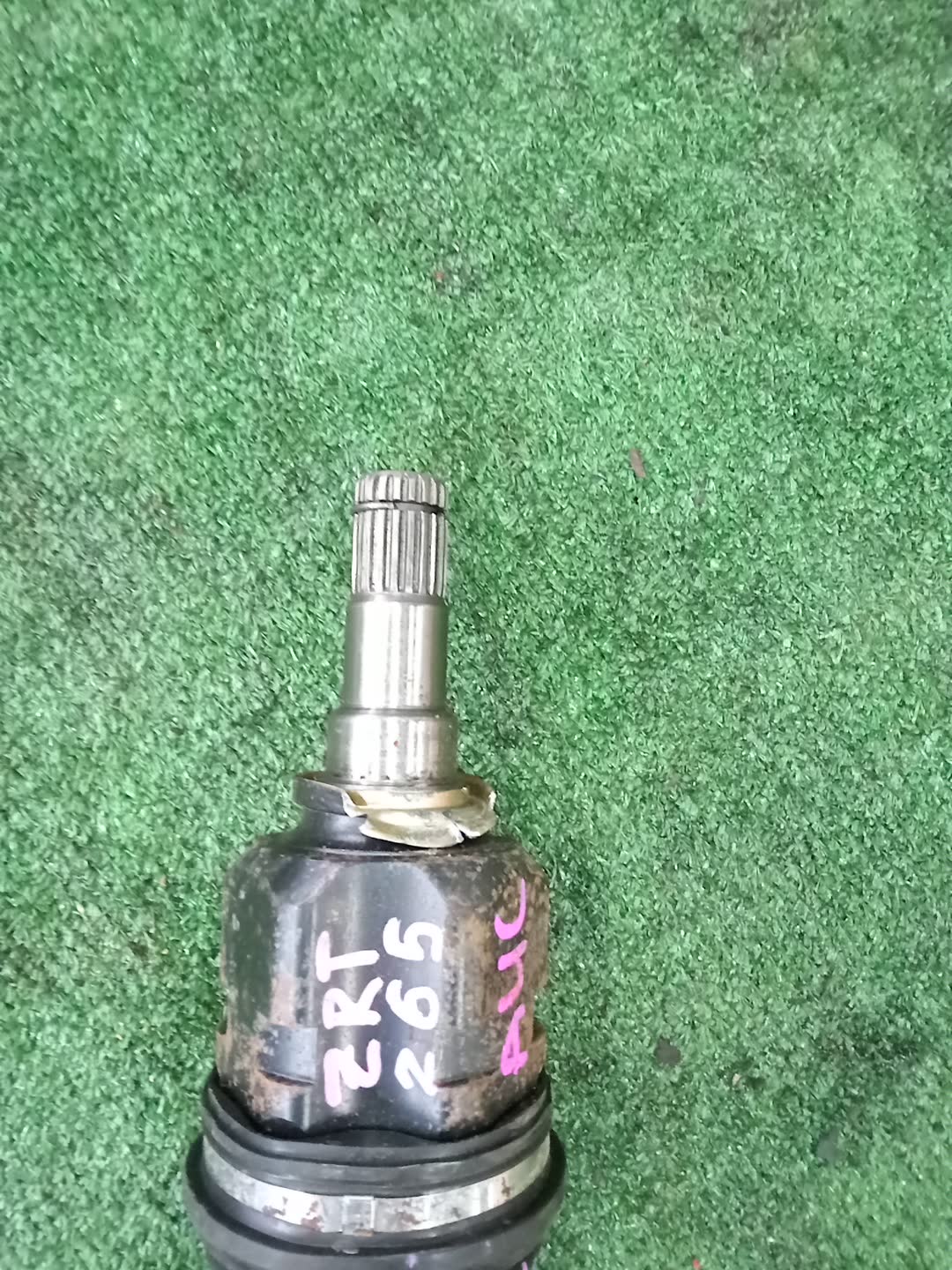 Привод левый передний TOYOTA PREMIO, ISIS, WISH, ALLION, COROLLA FIELDER, COROLLA AXIO ZRT265, ZGM15G, ZGE25G, ZRE144G, ZRE144 2ZR-FAE, 2ZR-FE 3 ракурс Привод левый передний TOYOTA PREMIO, ISIS, WISH, ALLION, COROLLA FIELDER, COROLLA AXIO ZRT265, ZGM15G, ZGE25G, ZRE144G, ZRE144 2ZR-FAE, 2ZR-FE 3 ракурс