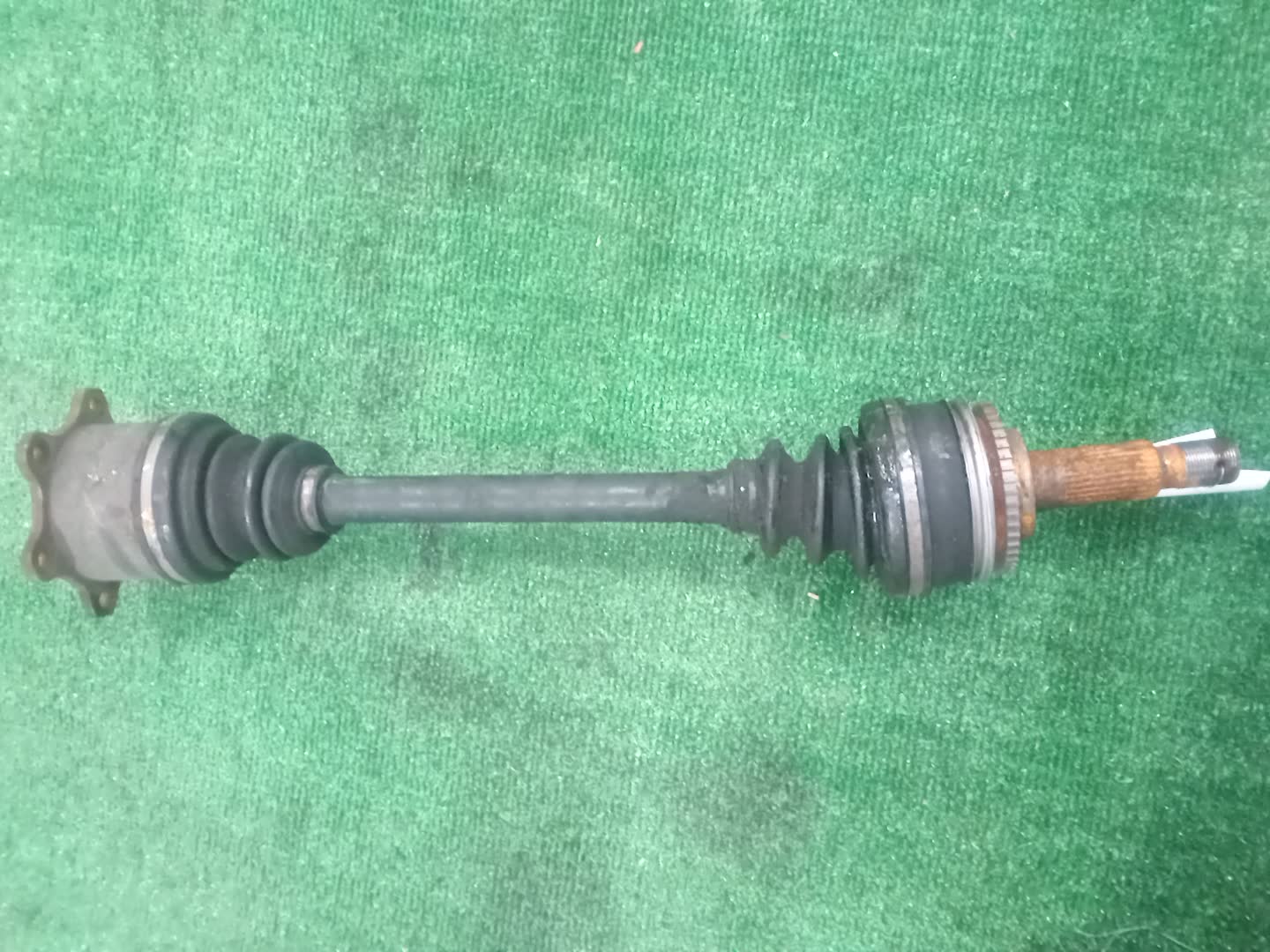 Привод правый задний TOYOTA GRANVIA, GRAND HIACE VCH10W, KCH10W, KCH12W, VCH22 5VZ-FE, 1KZ-TE 1 ракурс Привод правый задний TOYOTA GRANVIA, GRAND HIACE VCH10W, KCH10W, KCH12W, VCH22 5VZ-FE, 1KZ-TE 1 ракурс
