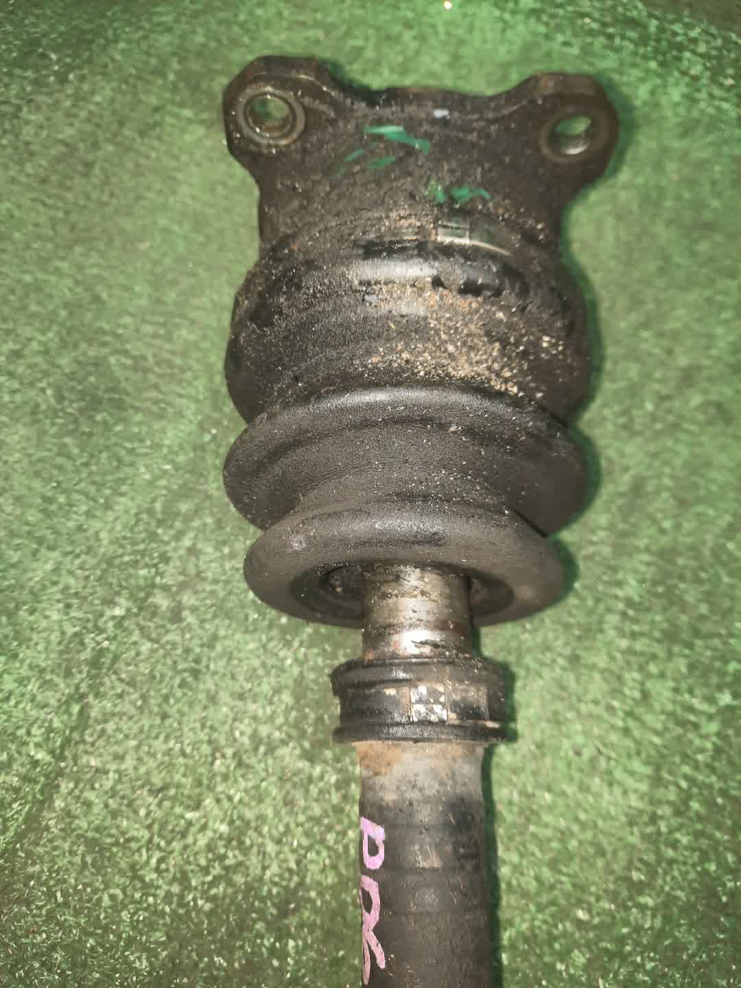 Привод правый передний MITSUBISHI PAJERO, DELICA V26W, V43W, V46W, V21W, V23W, PD6W, PD4W, PD8W, PE8W, PF6W, PF8W 4M40T, 6G72, 4G64 4 ракурс