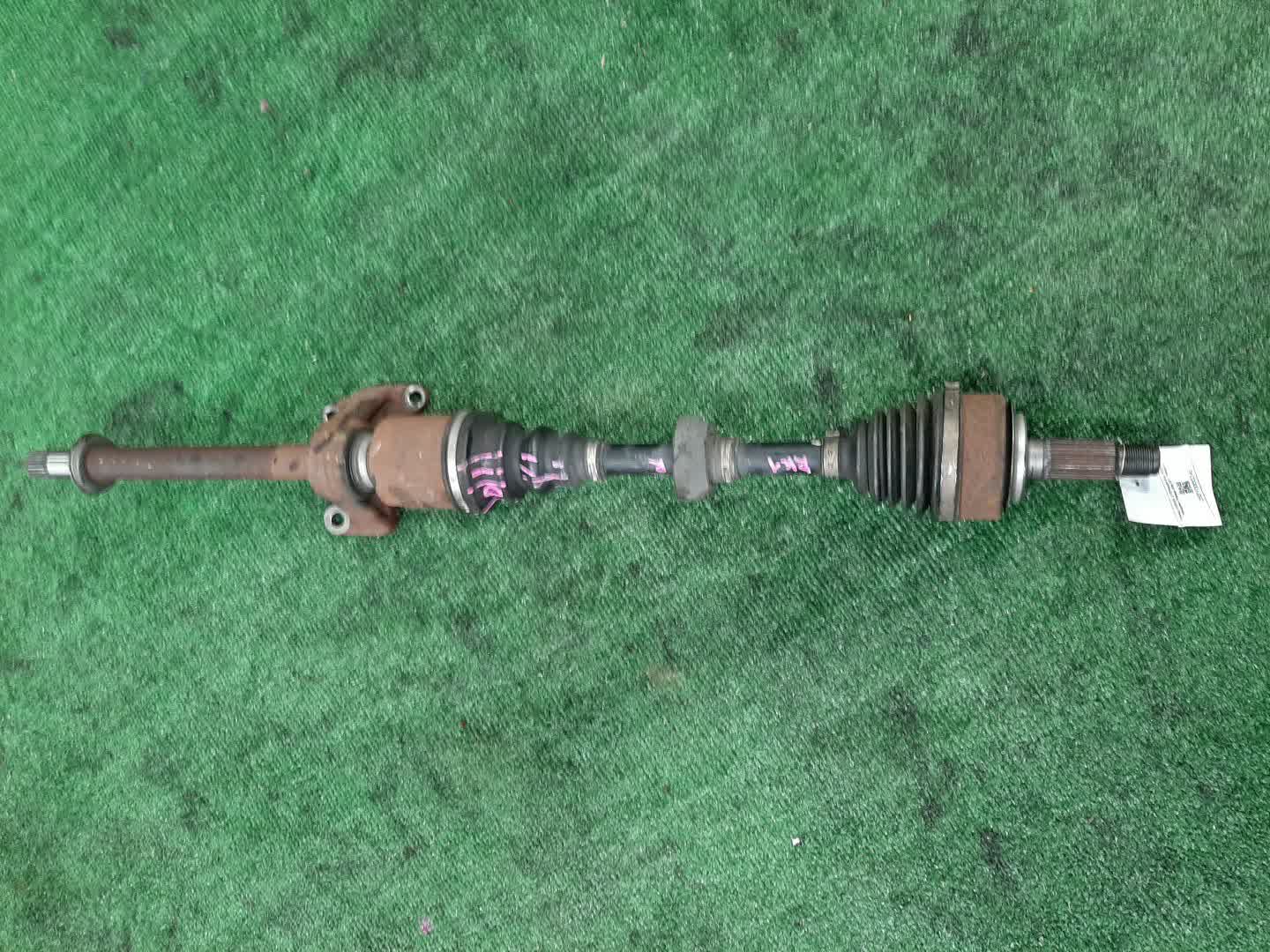 Привод правый передний  HONDA STEPWGN RK1, RK2, RK4, RK5, RK3, RK6, RK7 R20A 1 ракурс