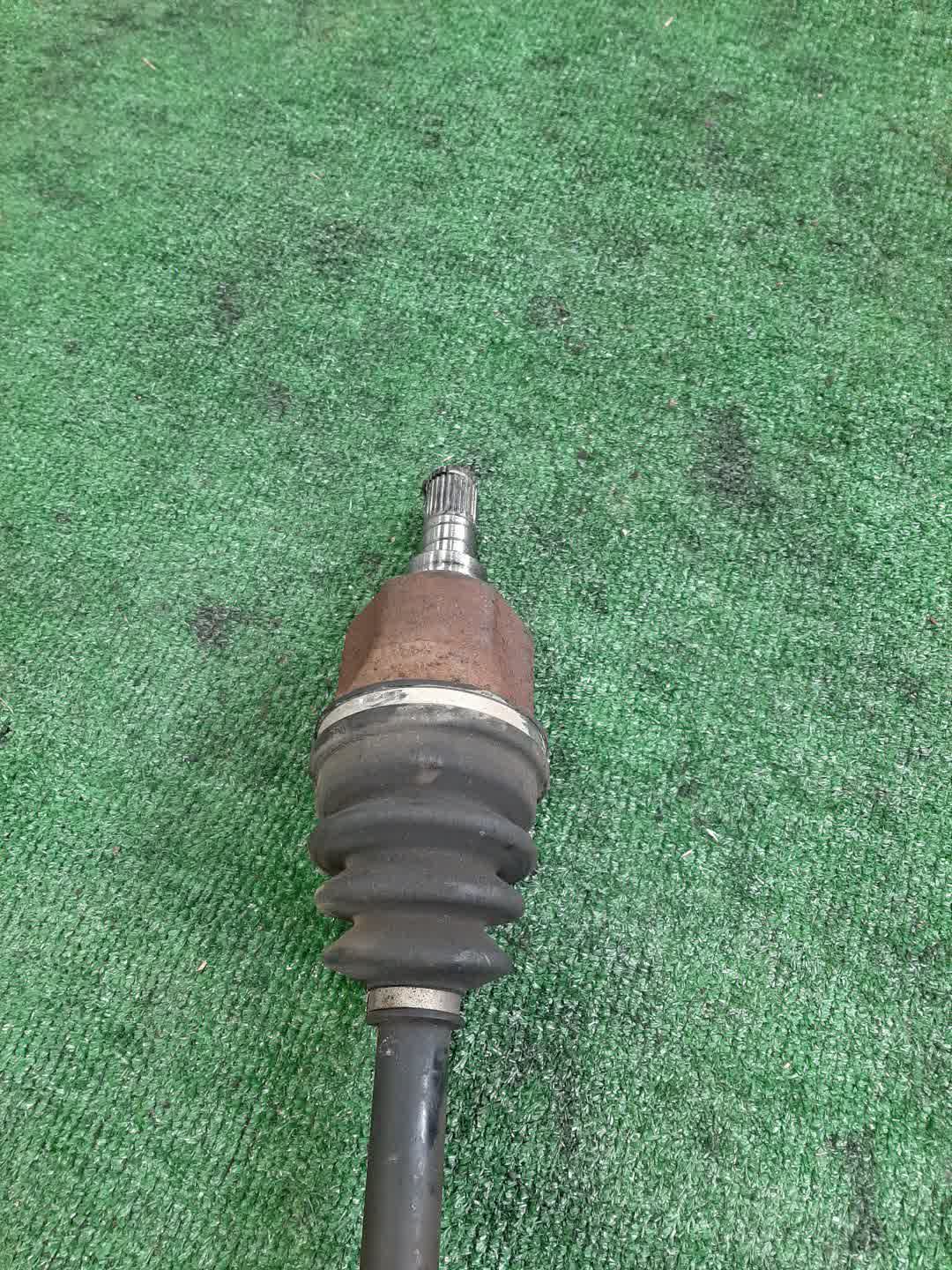 Привод правый передний NISSAN BLUEBIRD, PRIMERA QU14, QP11, WQP11 QG18DE, QG18DD 3 ракурс