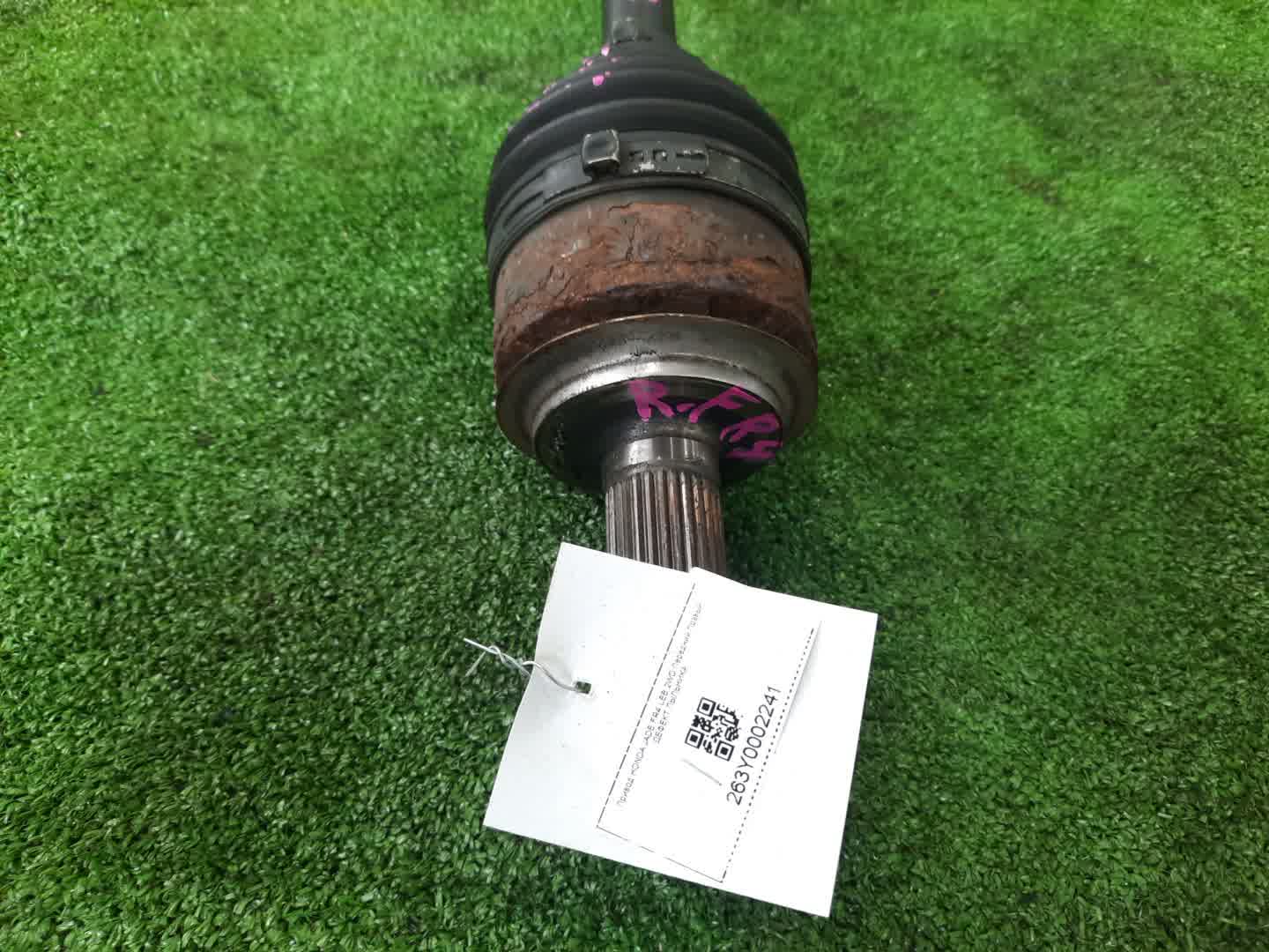 Привод правый передний HONDA JADE FR4 LEB 2 ракурс Привод правый передний HONDA JADE FR4 LEB 2 ракурс