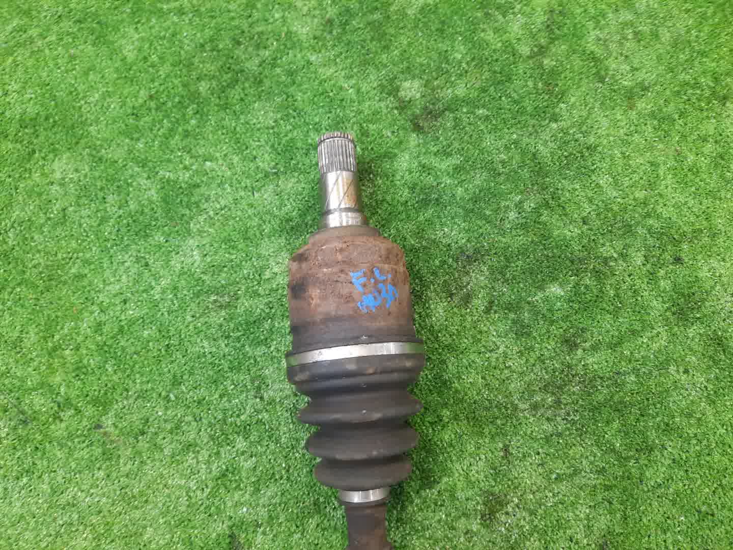 Привод левый передний NISSAN BASSARA, PRESAGE JHU30, HU30 VQ30DE 3 ракурс