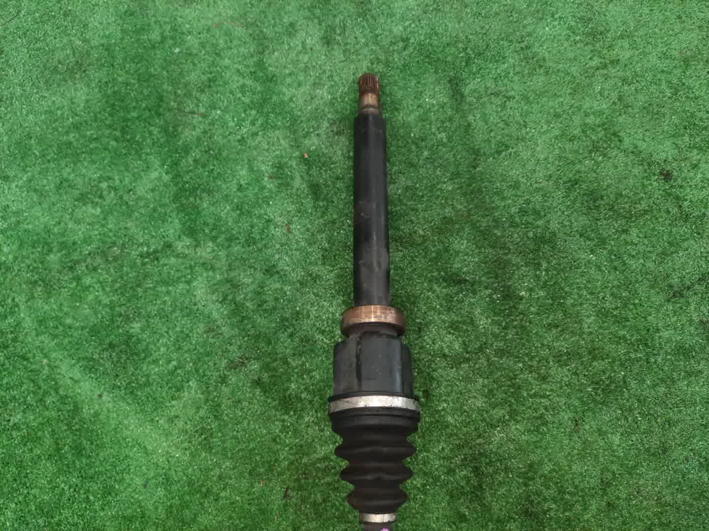 Привод правый передний VOLVO V50 MW43 B4204S3 3 ракурс