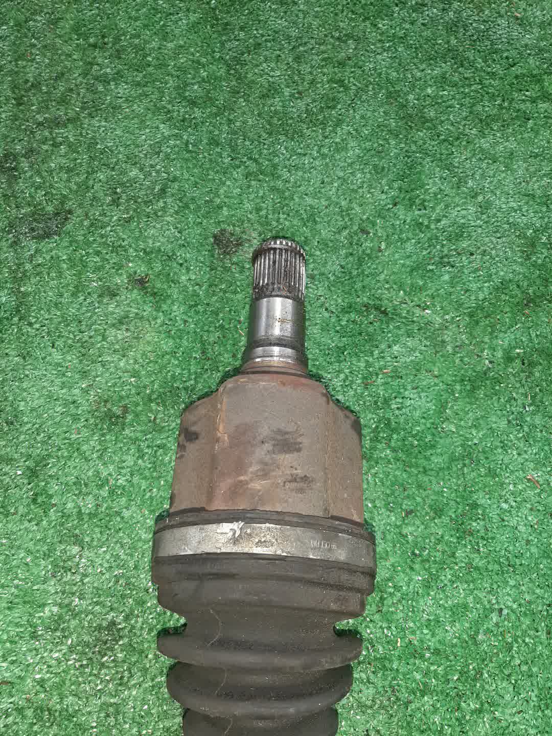 Привод левый передний VOLVO V50 MW43 B4204S3 3 ракурс