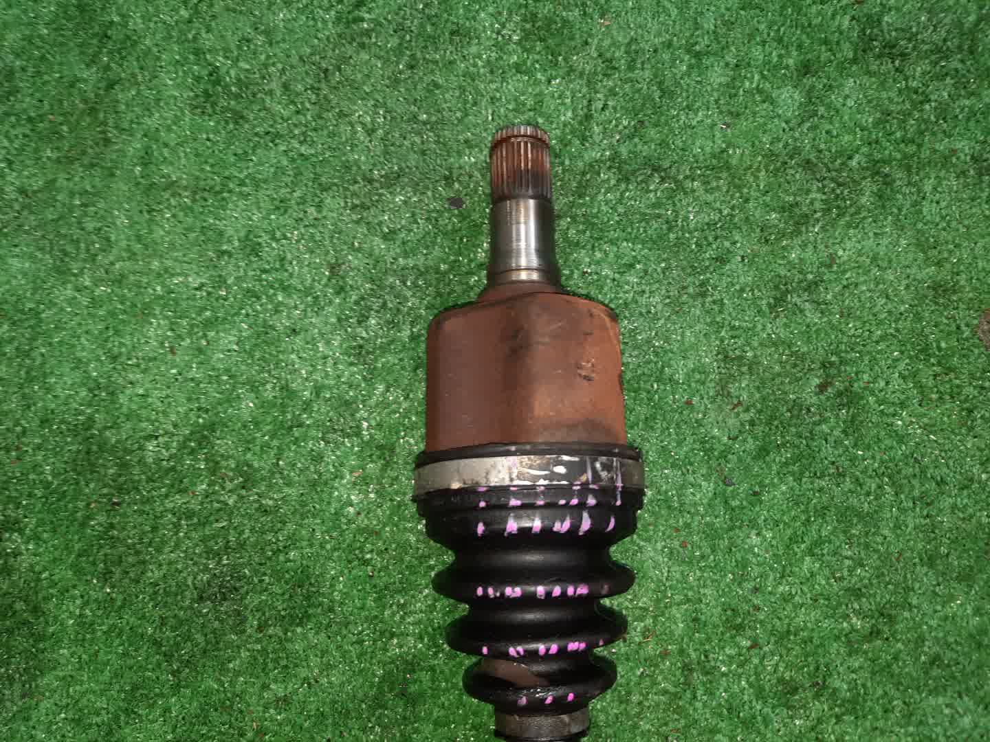 Привод левый передний VOLVO C30 MK43 B4204S3 3 ракурс Привод левый передний VOLVO C30 MK43 B4204S3 3 ракурс