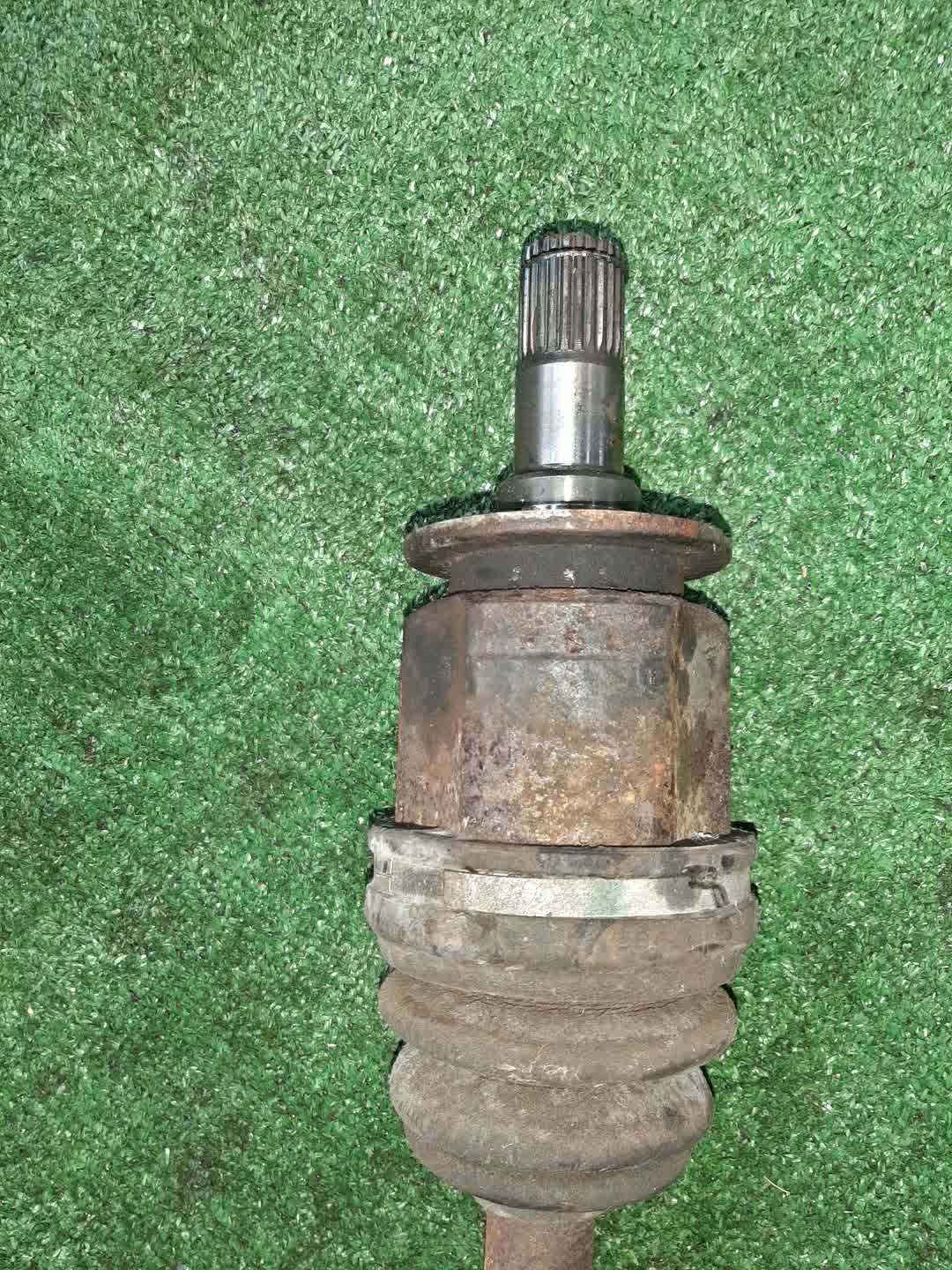 Привод левый задний MITSUBISHI DIAMANTE F41A 6G73 3 ракурс