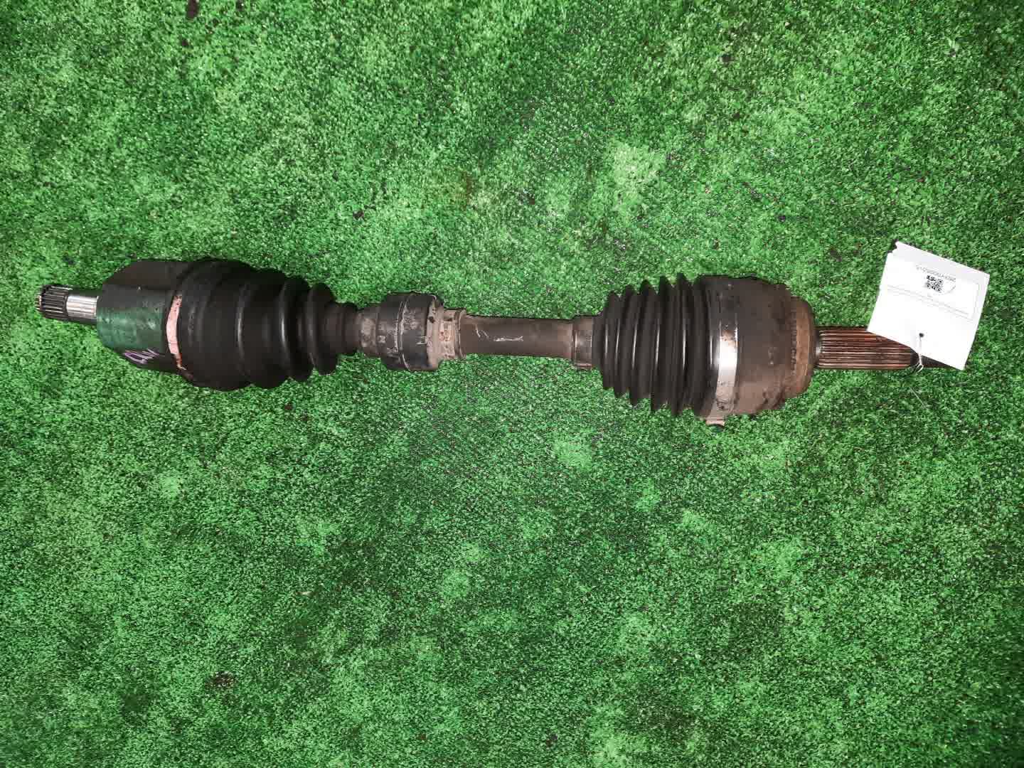 Привод левый передний MITSUBISHI LANCER CEDIA, DION, LANCER CS5W, CS5A, CR6W, CR5W 4G93, 4G94 1 ракурс Привод левый передний MITSUBISHI LANCER CEDIA, DION, LANCER CS5W, CS5A, CR6W, CR5W 4G93, 4G94 1 ракурс