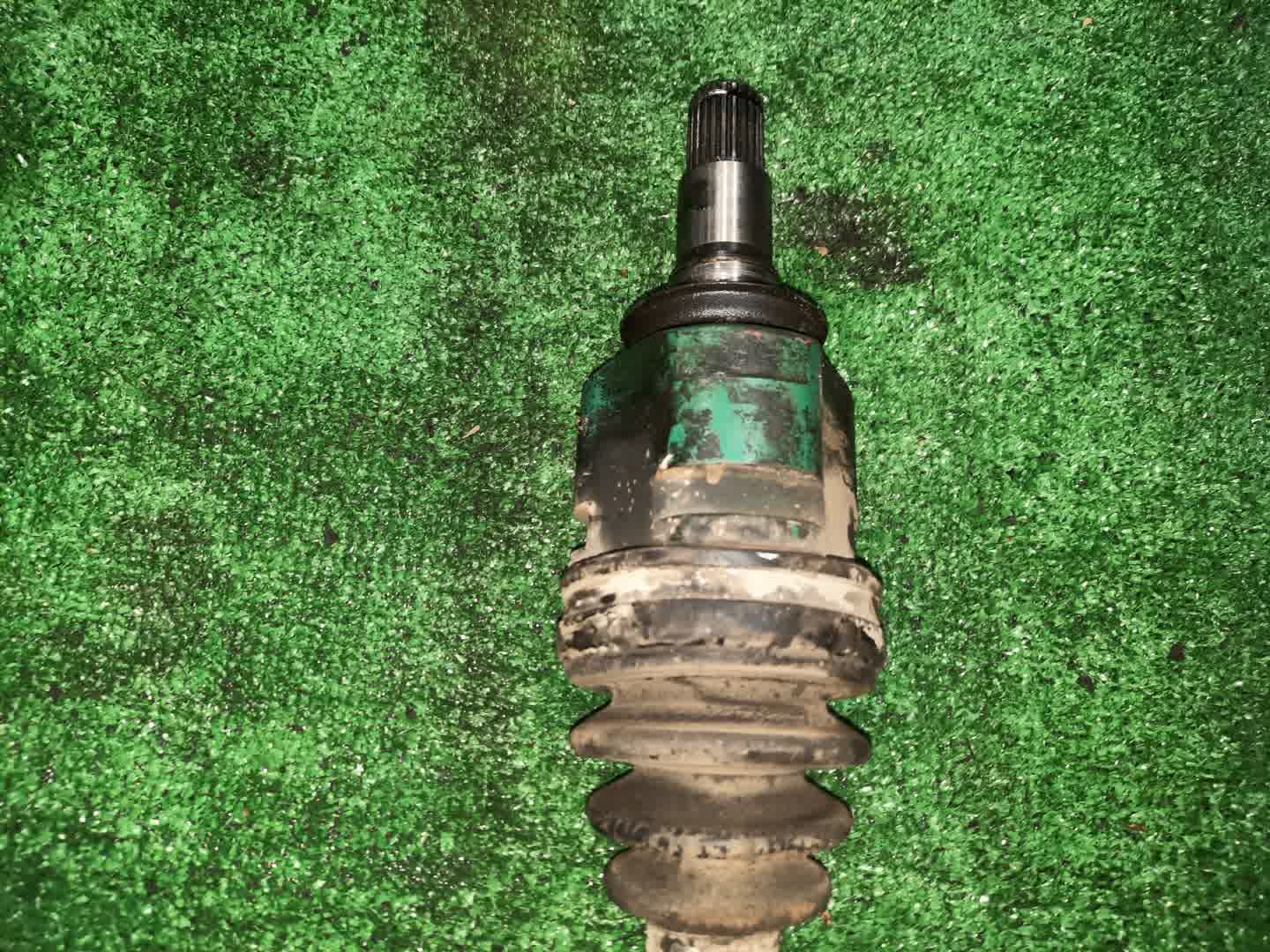 Привод левый передний TOYOTA BREVIS, CHASER, CRESTA, CROWN, MARK II BLIT, PROGRES, ALTEZZA, VEROSSA, MARK II JCG15, GX105, JZX105, JZX93, JZS157, JZS173, JZS153, JZS179, JZX115, GX115, GXE15, JCE15 1JZ-FSE, 1G-FE, 1JZ-GE, 2JZ-GE 3 ракурс